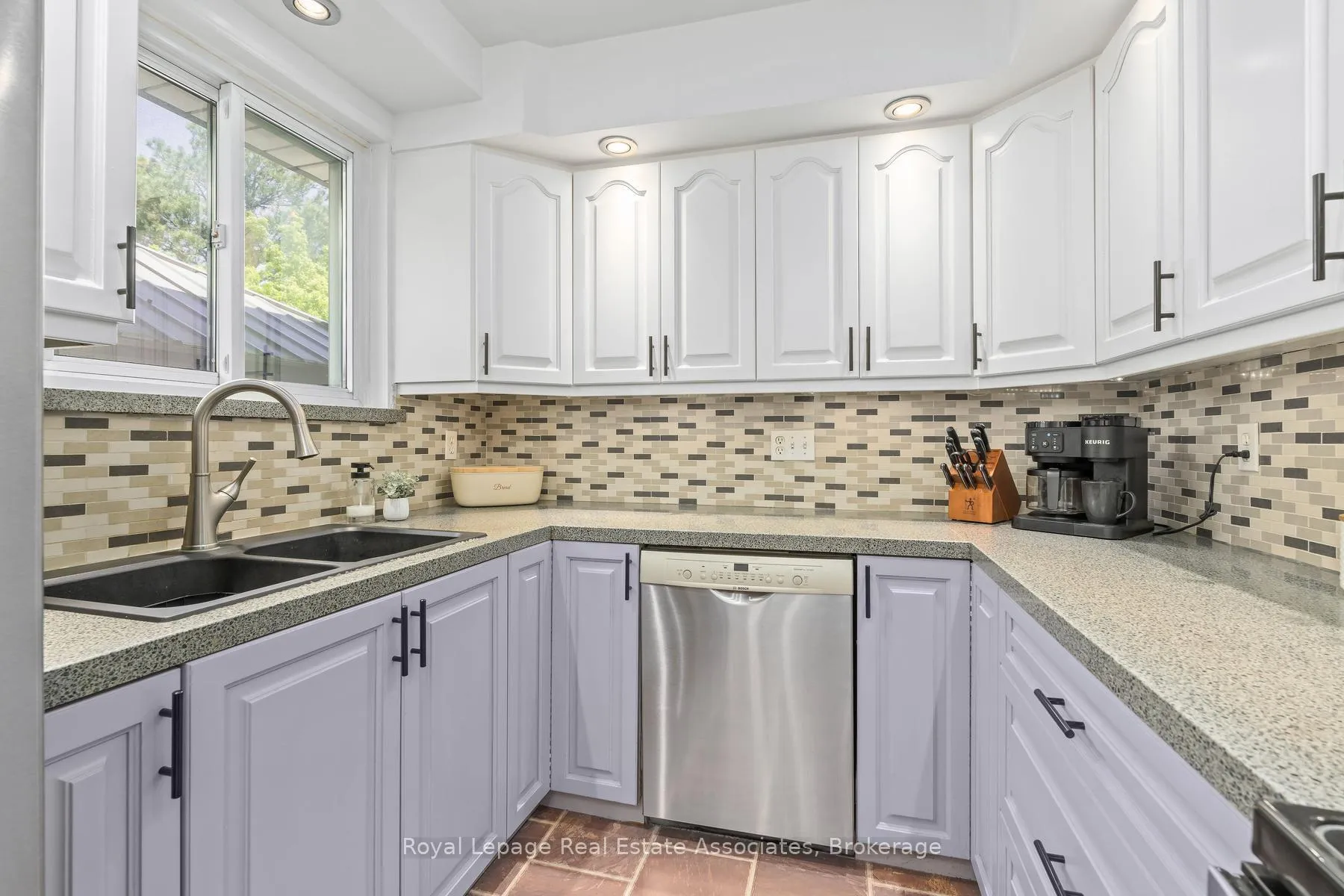 Photo 18 of 26 Marilyn Crescent, Halton Hills, Georgetown — HOMEH