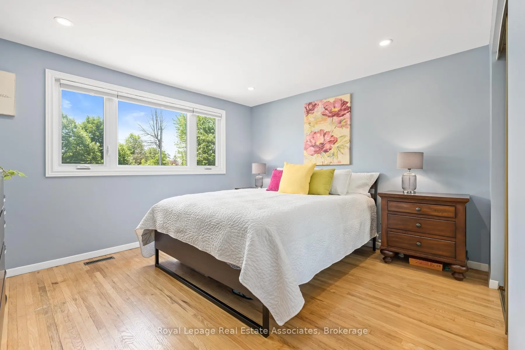 Photo 22 of 26 Marilyn Crescent, Halton Hills, Georgetown — HOMEH