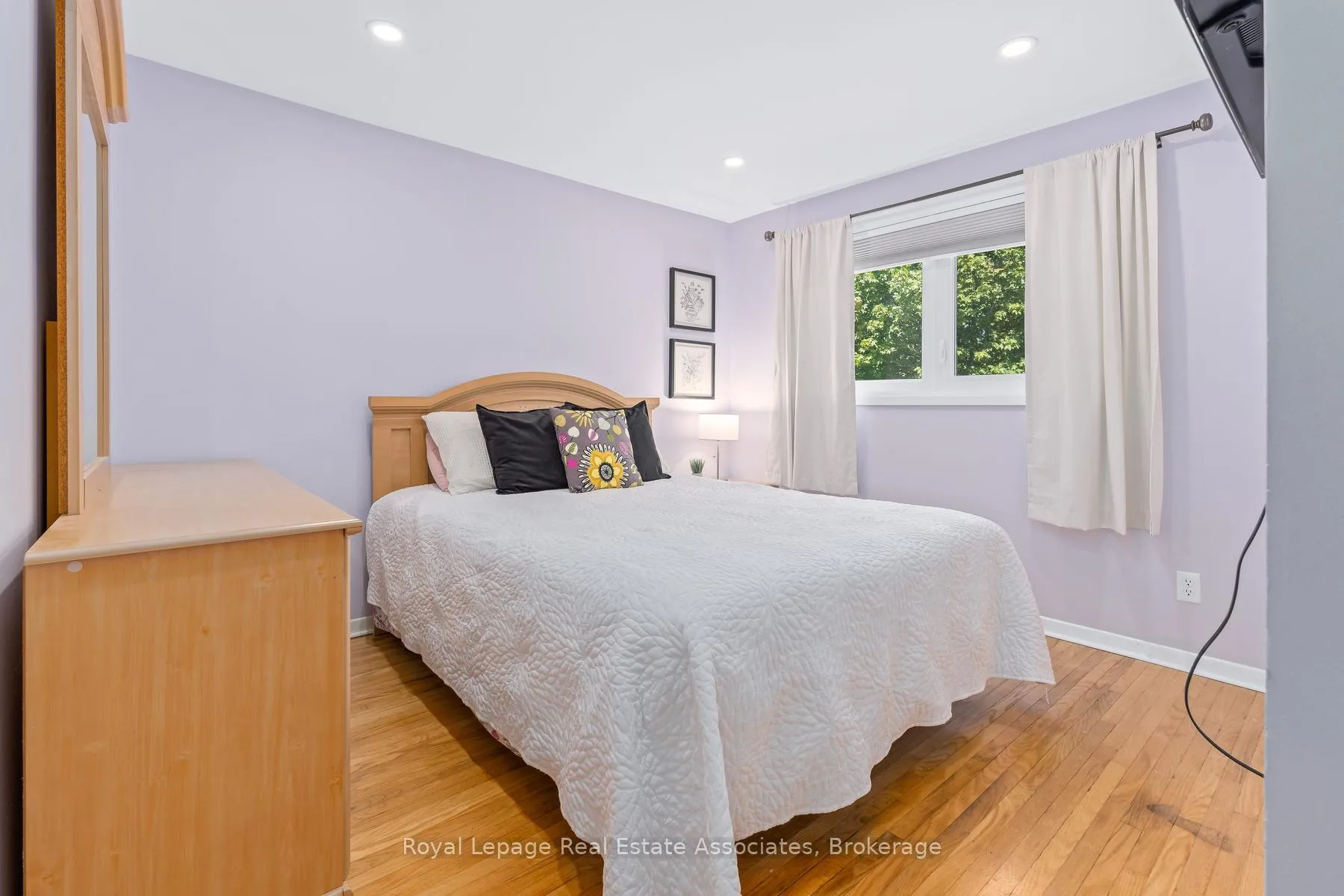 Photo 23 of 26 Marilyn Crescent, Halton Hills, Georgetown — HOMEH