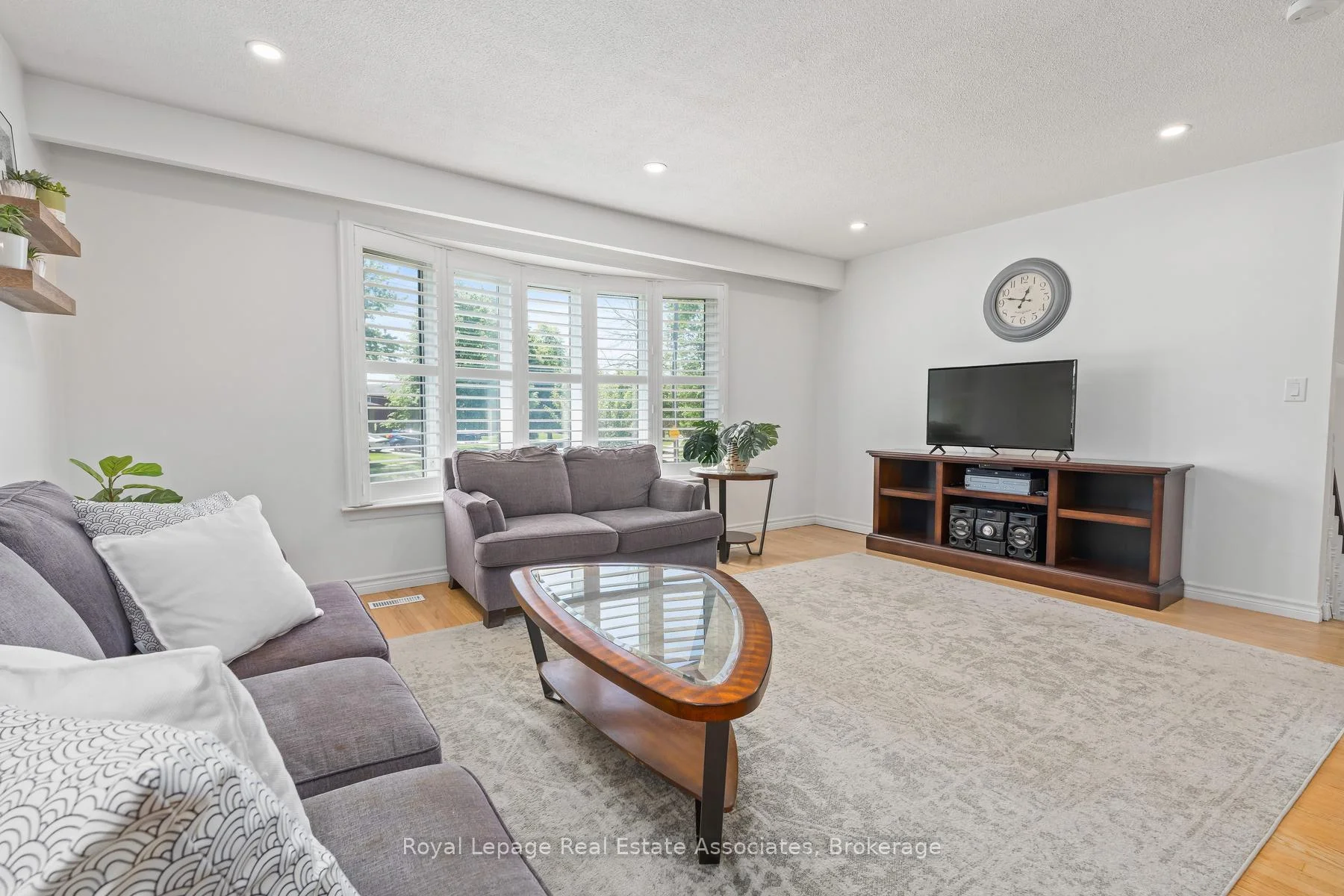 Photo 11 of 26 Marilyn Crescent, Halton Hills, Georgetown — HOMEH