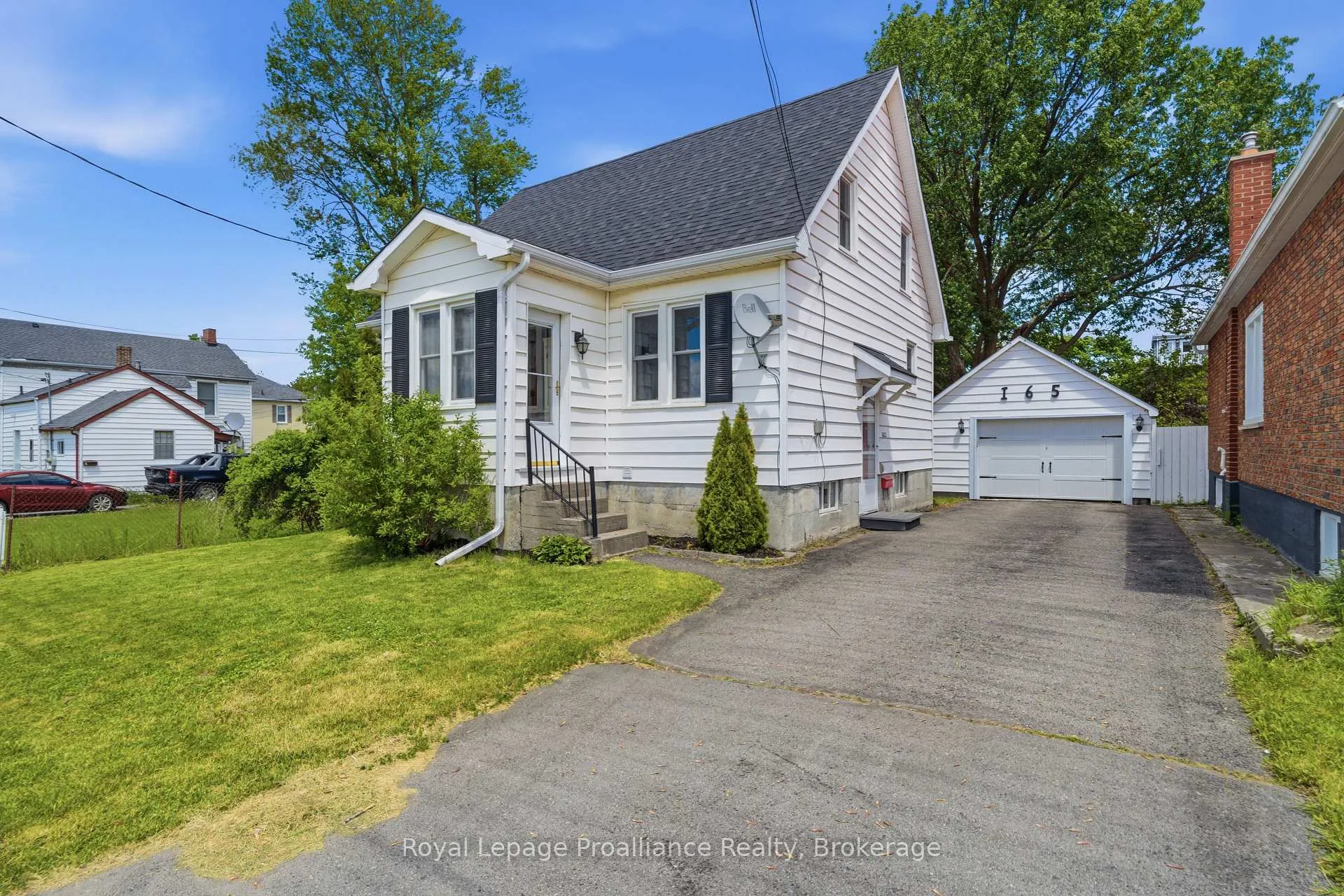 Photo 2 of 165 Lingham Street, Belleville, Belleville Ward — HOMEH