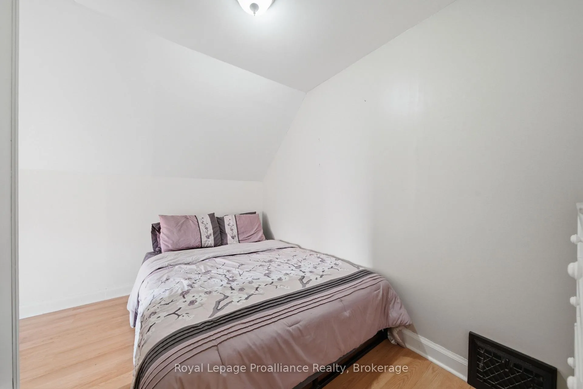 Photo 34 of 165 Lingham Street, Belleville, Belleville Ward — HOMEH