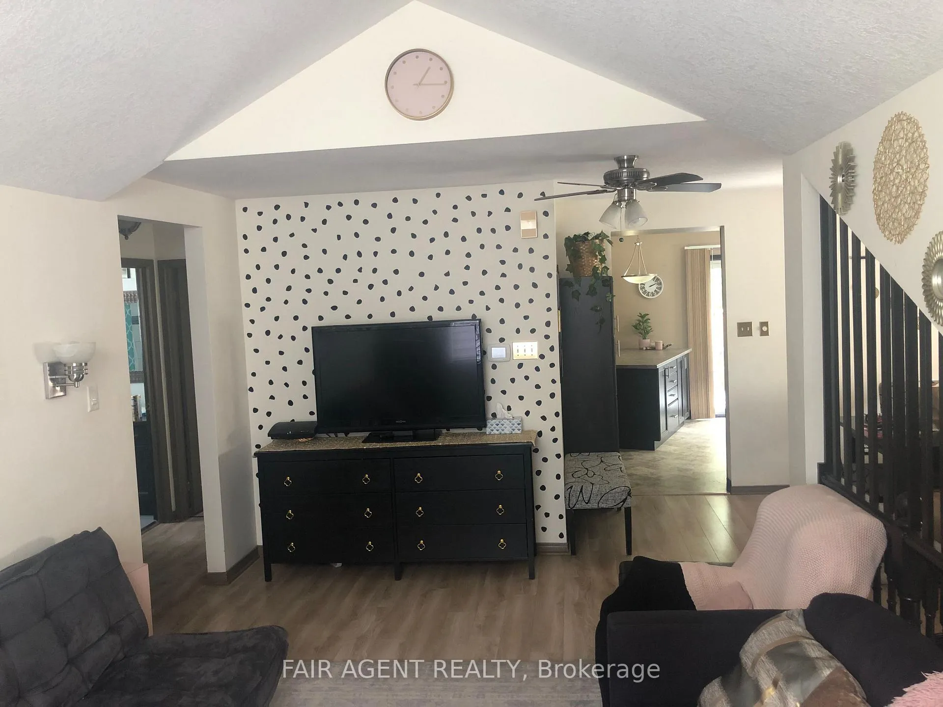 Photo 13 of 562 Erinbrook Drive, Kitchener, Country Hills West — HOMEH