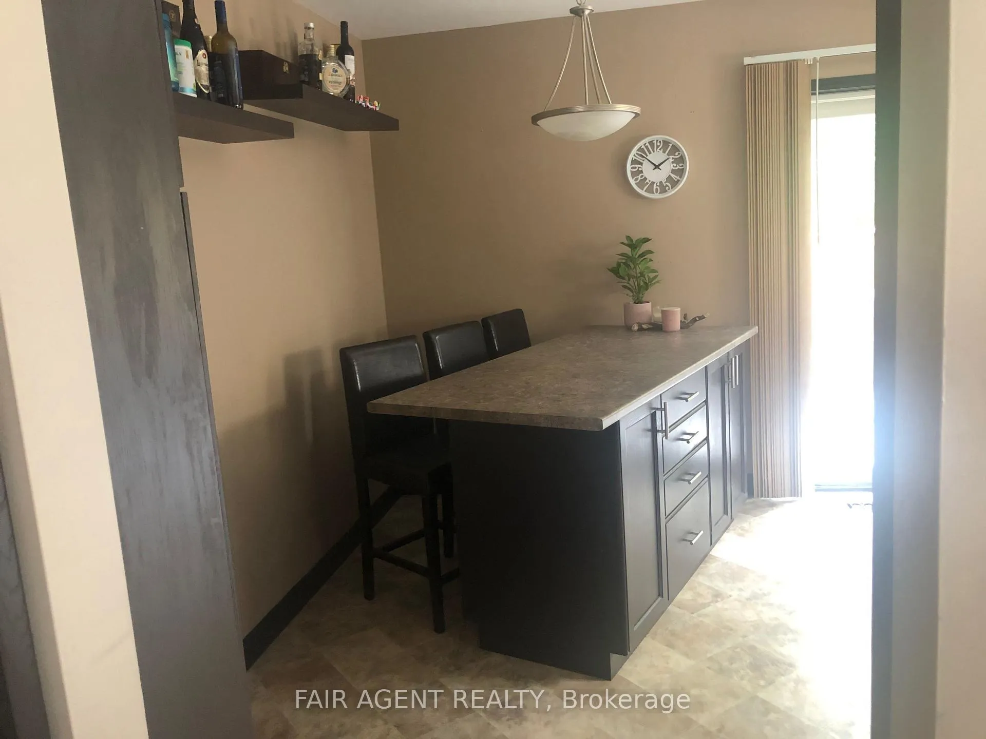 Photo 14 of 562 Erinbrook Drive, Kitchener, Country Hills West — HOMEH