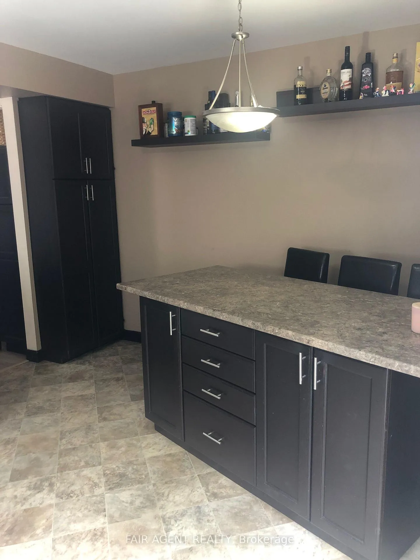 Photo 18 of 562 Erinbrook Drive, Kitchener, Country Hills West — HOMEH