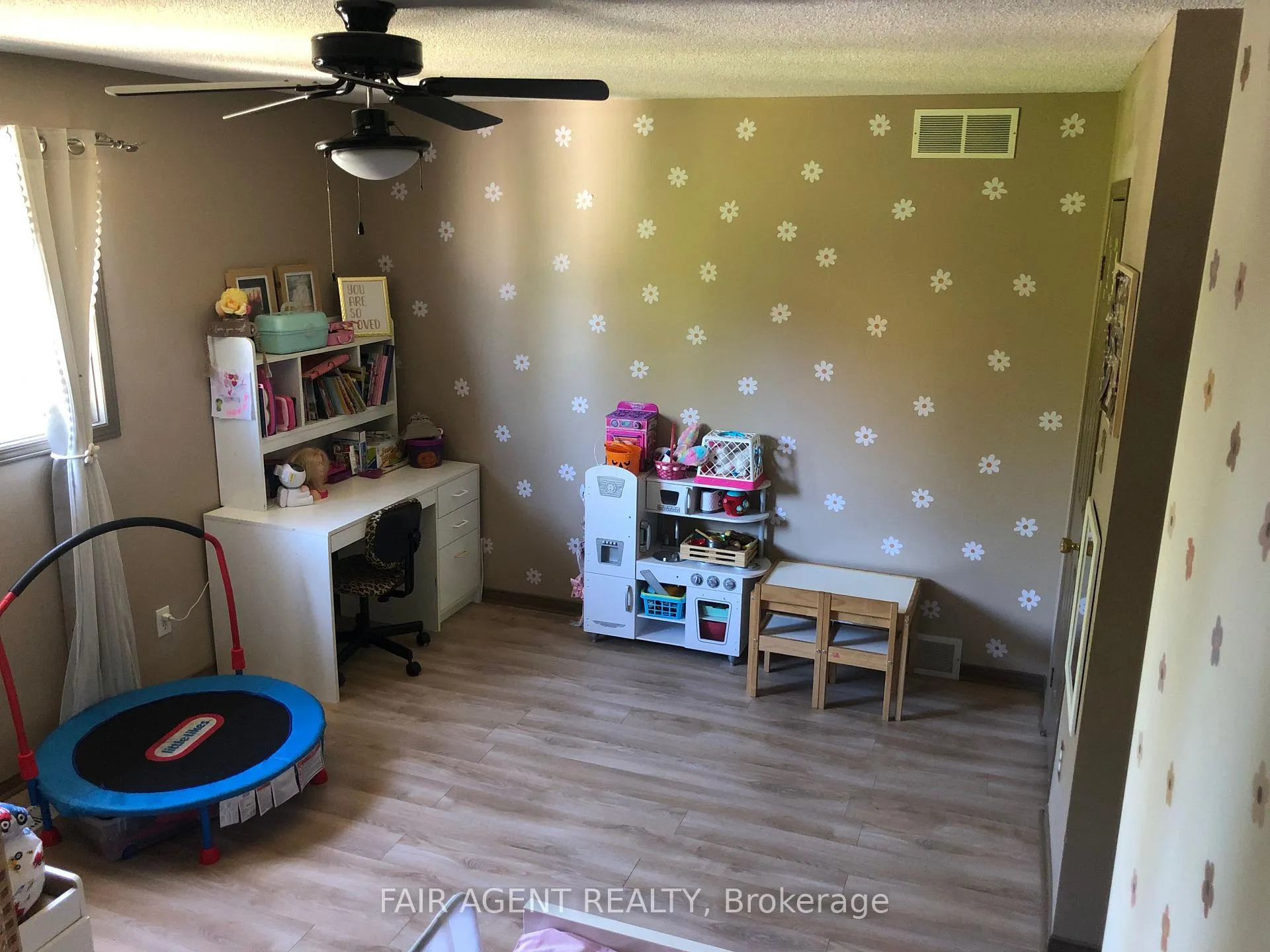 Photo 25 of 562 Erinbrook Drive, Kitchener, Country Hills West — HOMEH
