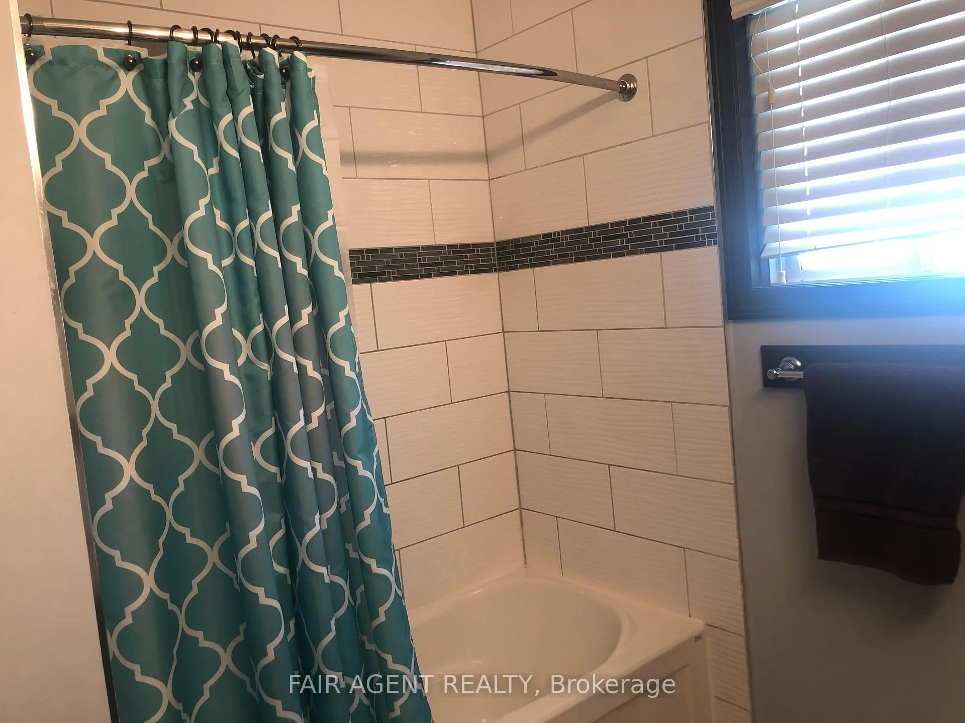 Photo 31 of 562 Erinbrook Drive, Kitchener, Country Hills West — HOMEH