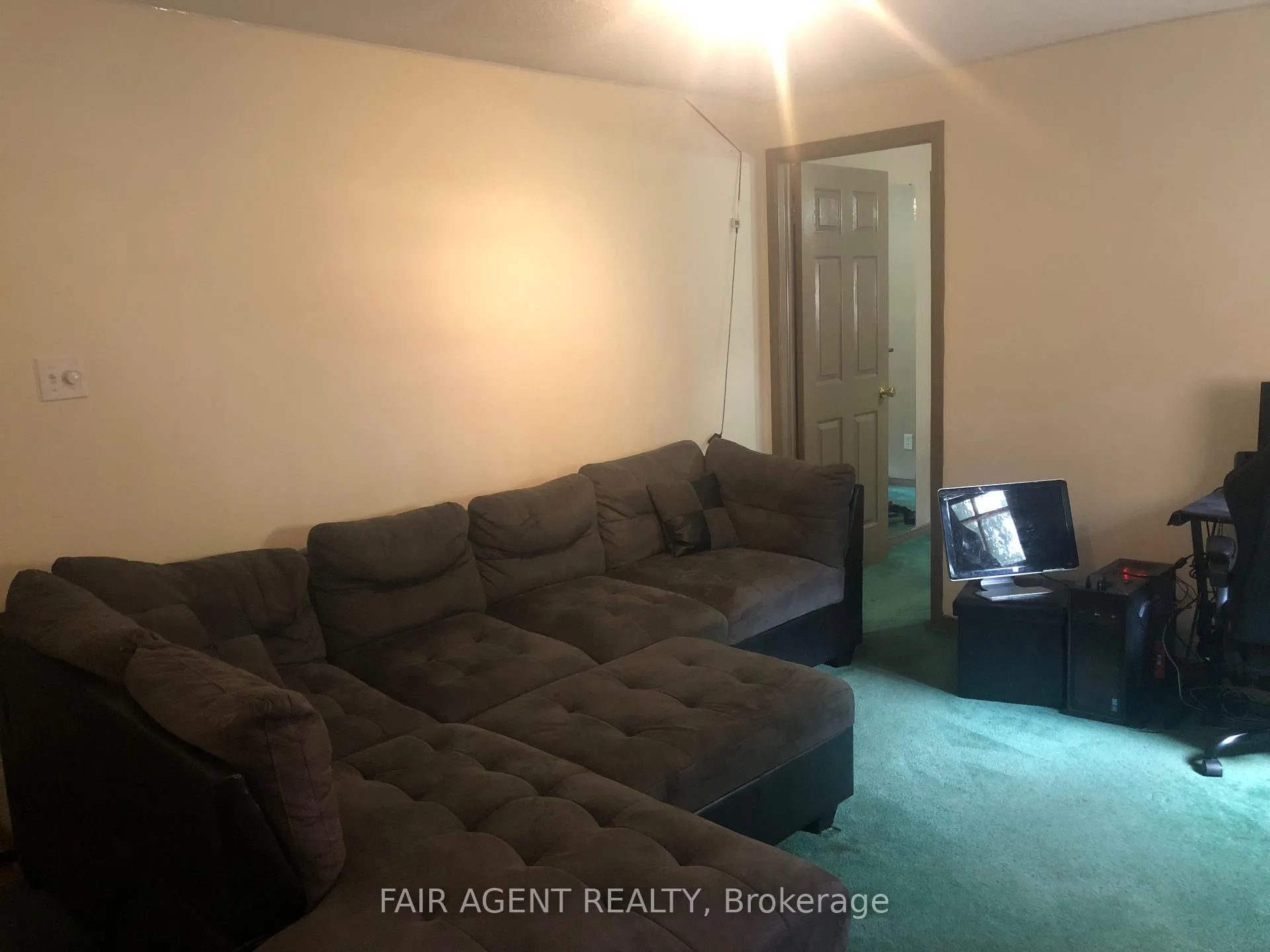 Photo 34 of 562 Erinbrook Drive, Kitchener, Country Hills West — HOMEH