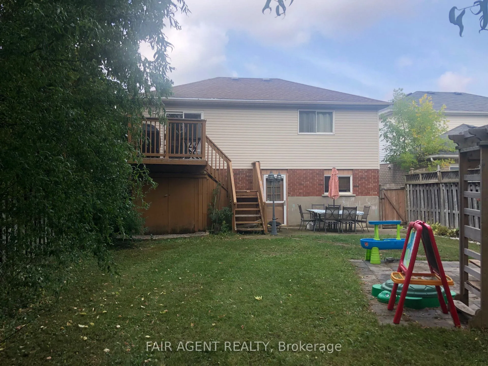 Photo 42 of 562 Erinbrook Drive, Kitchener, Country Hills West — HOMEH
