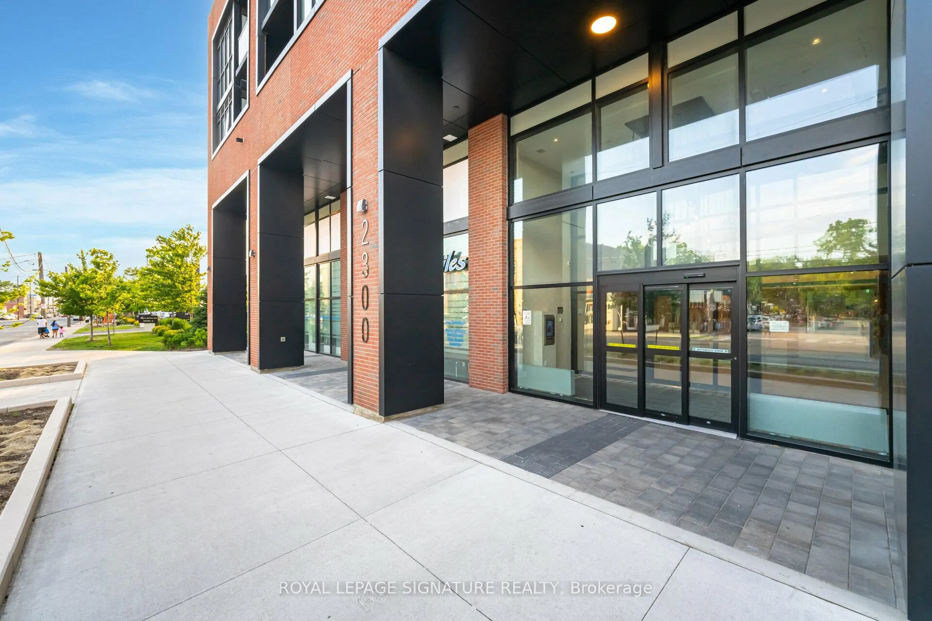 Photo 2 of Unit 815, 2300 St. Clair Avenue W, Toronto, Junction Area — HOMEH
