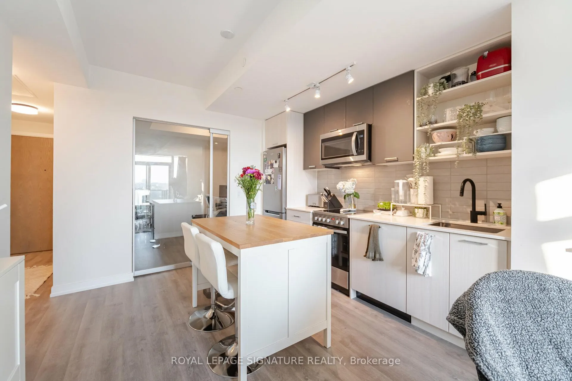Photo 12 of Unit 815, 2300 St. Clair Avenue W, Toronto, Junction Area — HOMEH