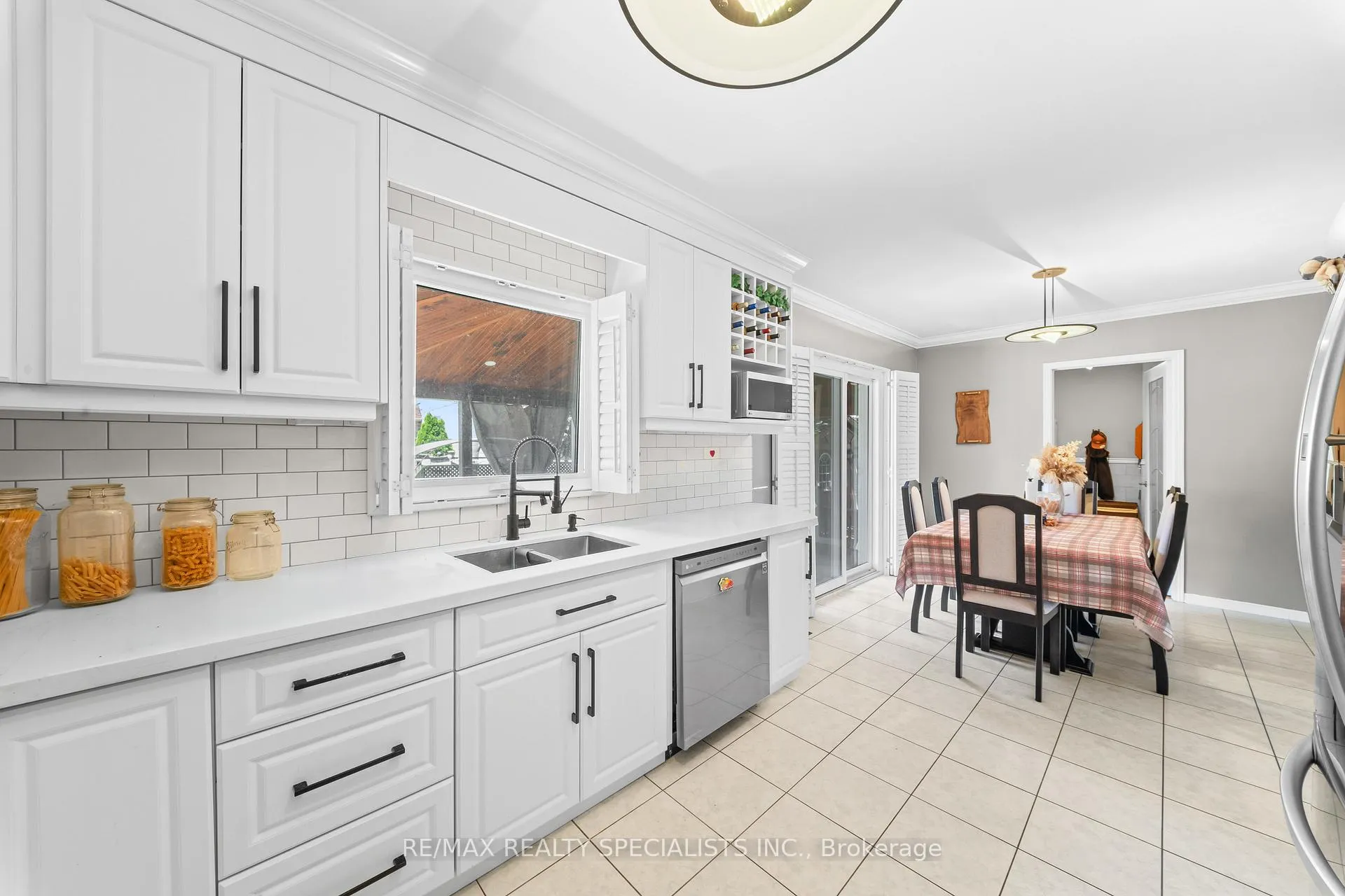 Photo 17 of 52 Pacific Wind Crescent, Brampton, Sandringham-Wellington — HOMEH