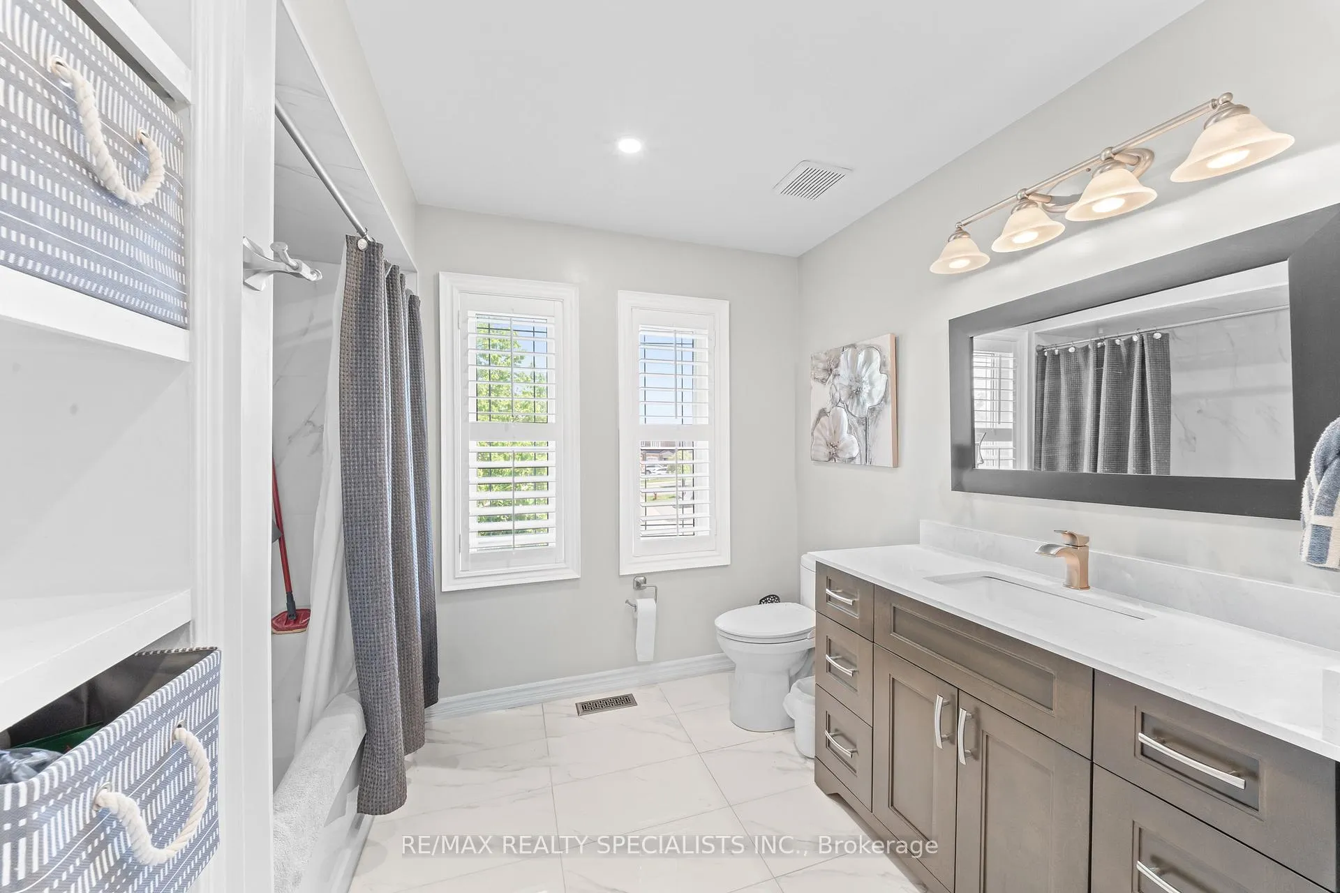 Photo 24 of 52 Pacific Wind Crescent, Brampton, Sandringham-Wellington — HOMEH