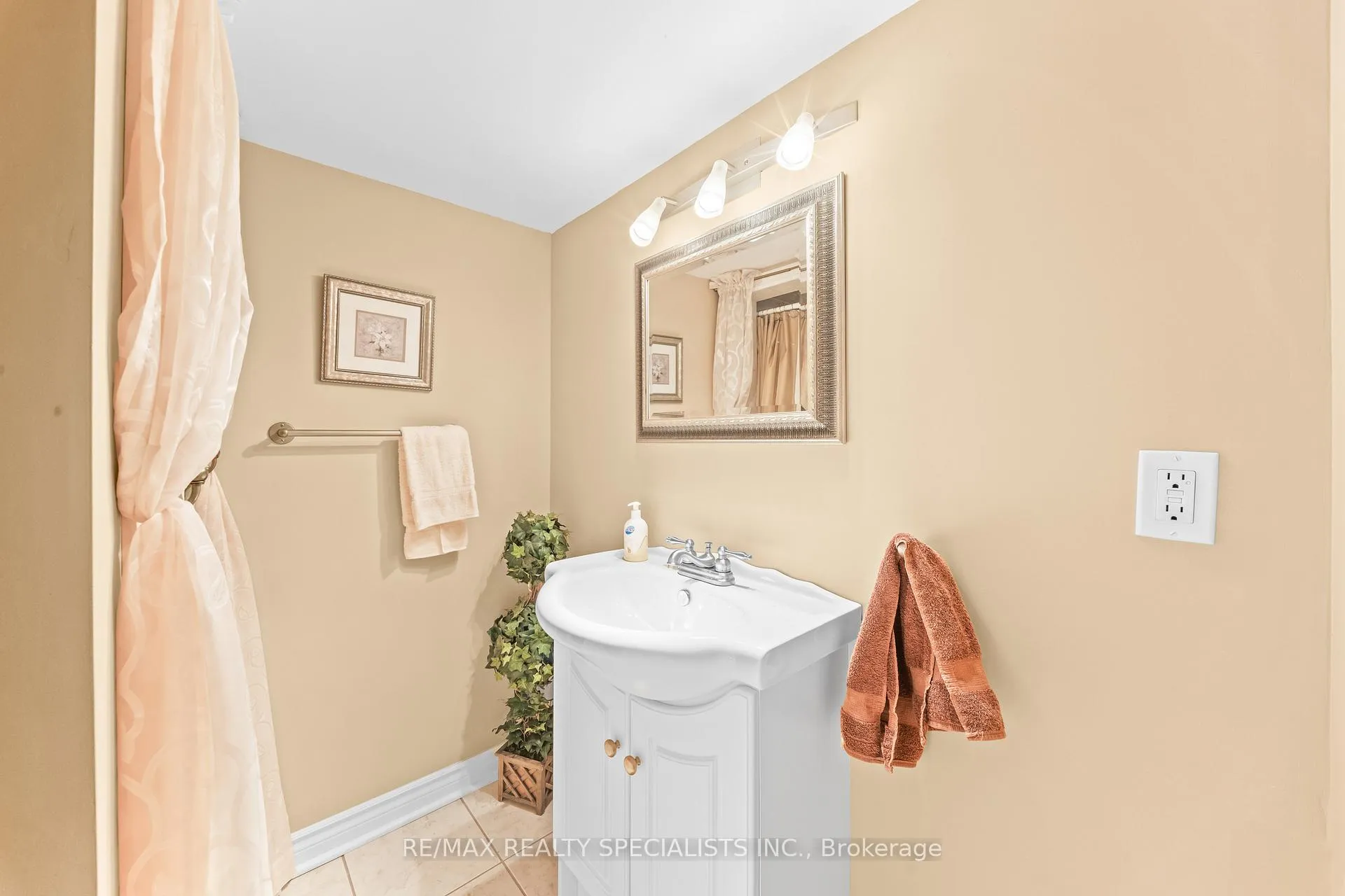 Photo 36 of 52 Pacific Wind Crescent, Brampton, Sandringham-Wellington — HOMEH