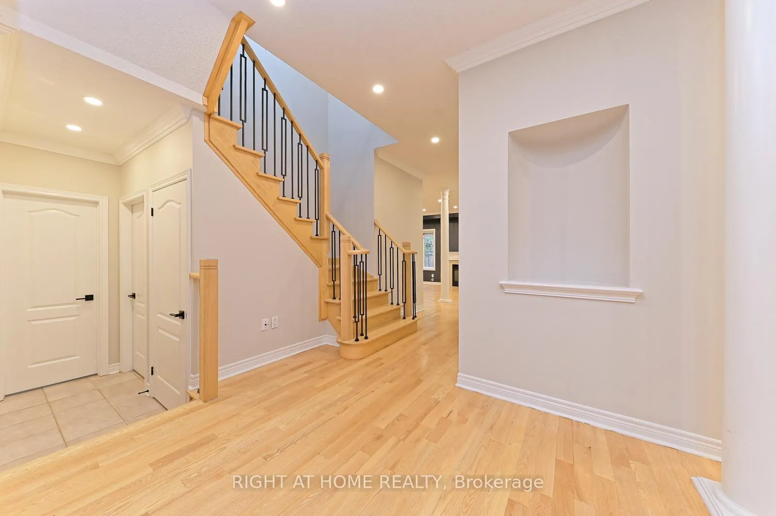 Photo 10 of 6843 Campbell Settler Court E, Mississauga, Meadowvale Village — HOMEH