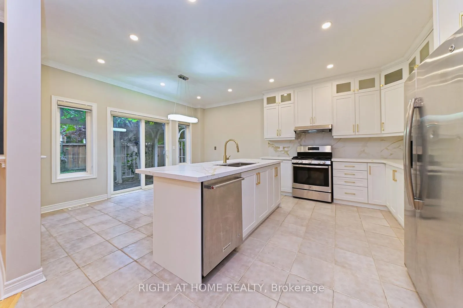 Photo 16 of 6843 Campbell Settler Court E, Mississauga, Meadowvale Village — HOMEH