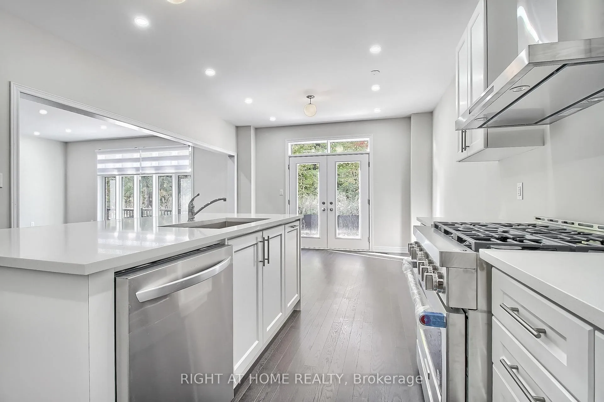 Photo 15 of 31 Dorothy Caine Crescent, Georgina, Sutton & Jackson's Point — HOMEH