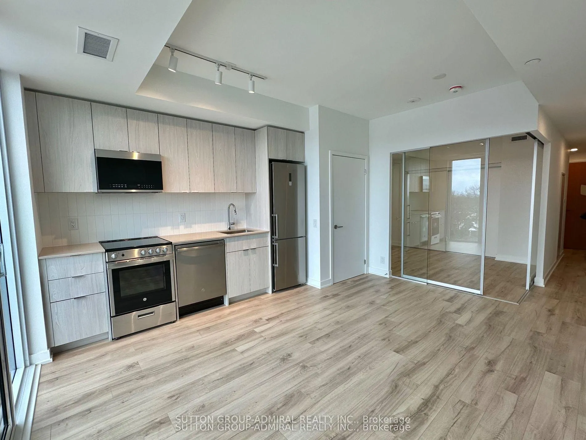 Photo 4 of Unit 908, 1660 Bloor Street, Toronto, High Park North — HOMEH
