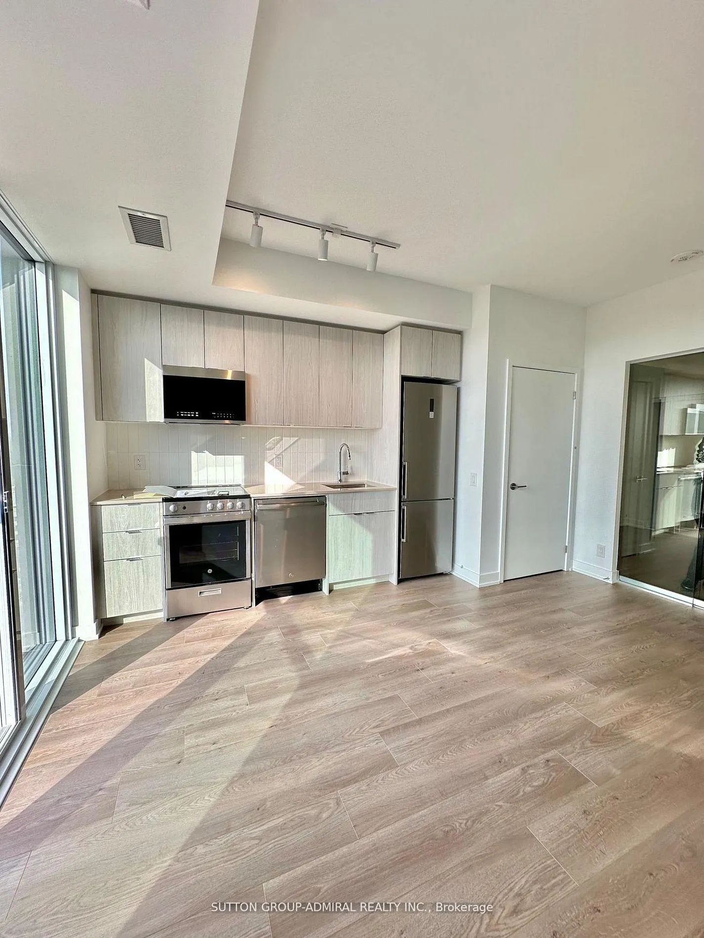 Photo 6 of Unit 908, 1660 Bloor Street, Toronto, High Park North — HOMEH