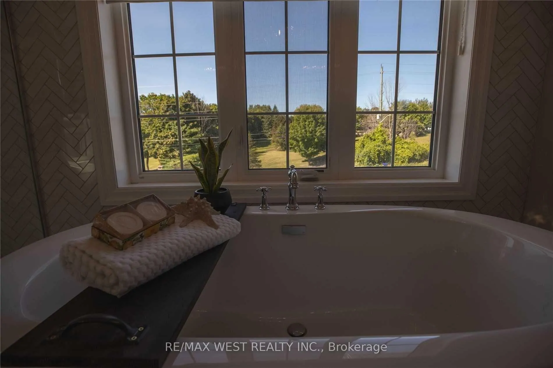 Photo 28 of 1430 Simpkin Road, Innisfil, Lefroy — HOMEH