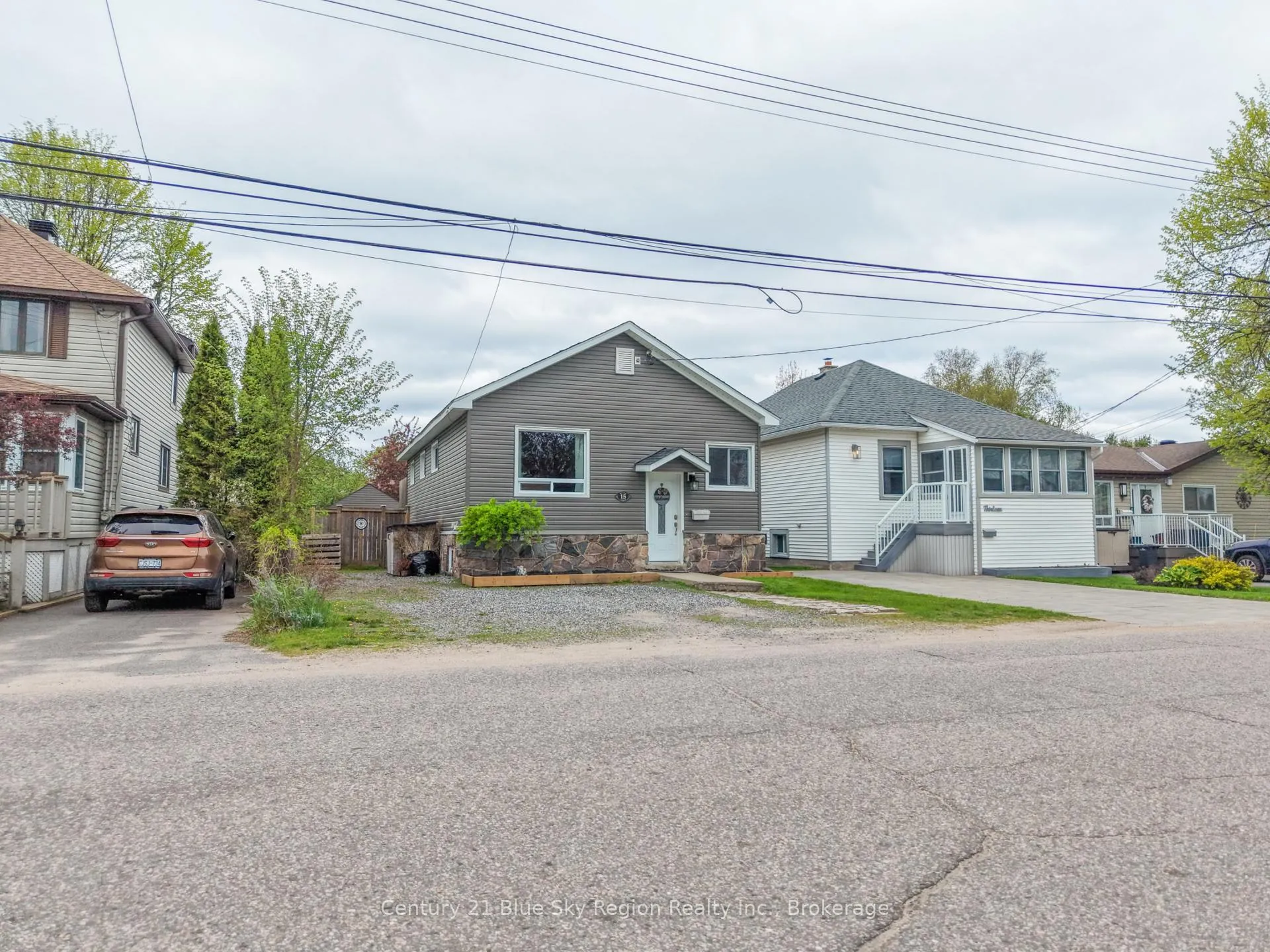 Photo 3 of 15 Pollard Avenue, North Bay, Ferris — HOMEH