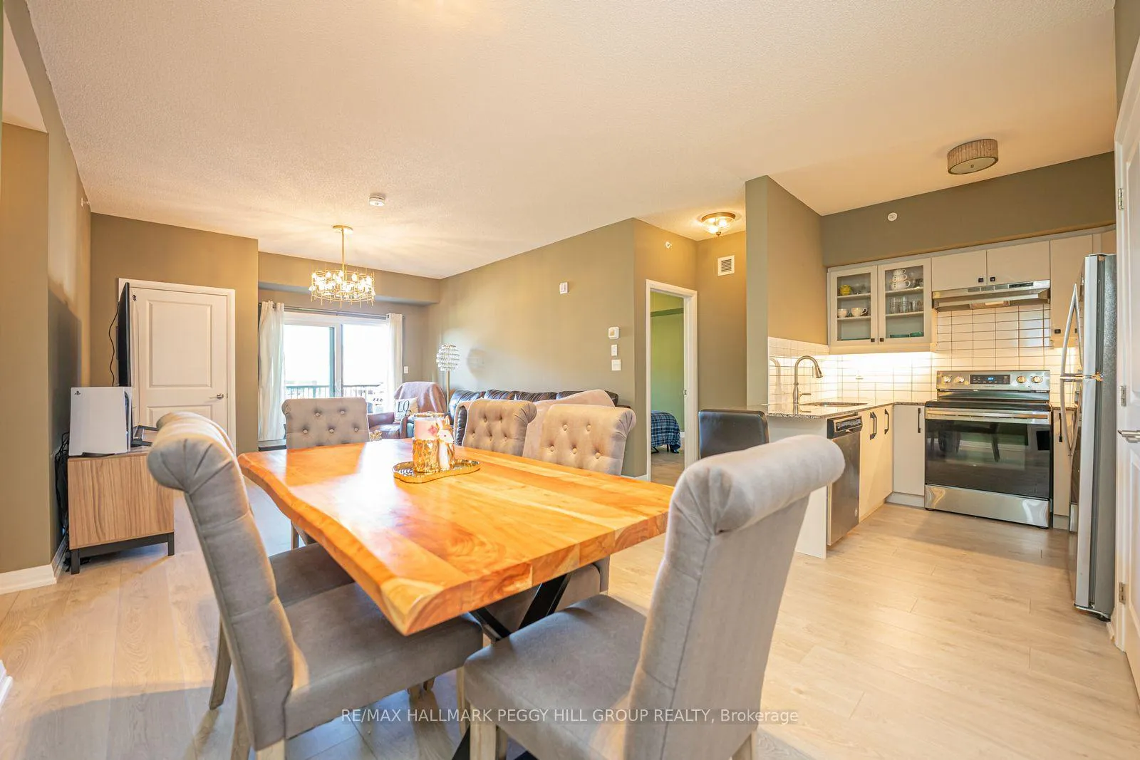 Photo 5 of Unit 112, 54 Koda Street, Barrie, Rural Barrie Southwest — HOMEH