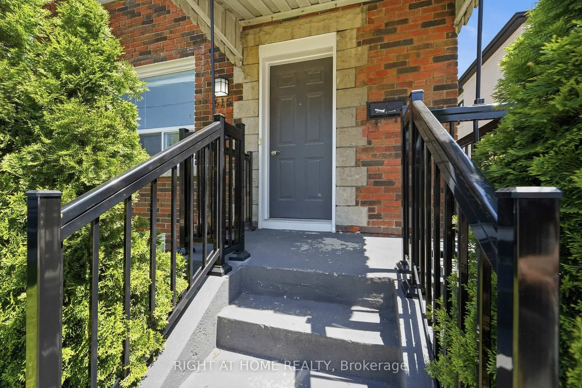 Photo 3 of 615 Pharmacy Avenue, Scarborough, Clairlea-Birchmount — HOMEH