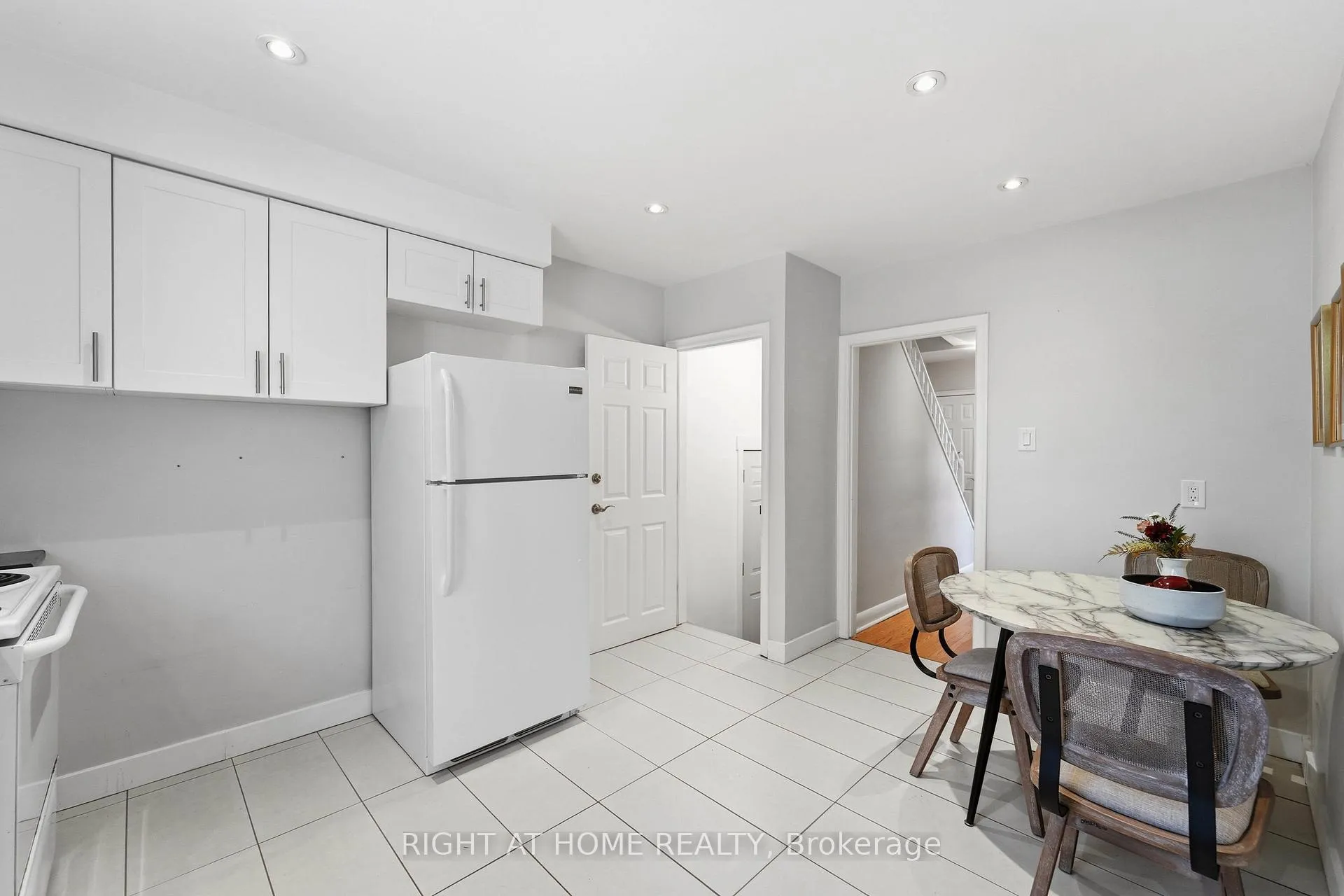 Photo 14 of 615 Pharmacy Avenue, Scarborough, Clairlea-Birchmount — HOMEH