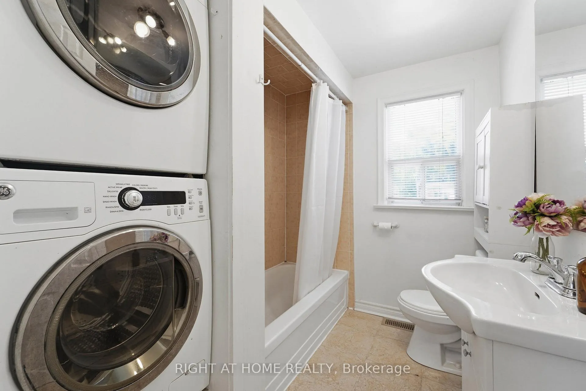 Photo 27 of 615 Pharmacy Avenue, Scarborough, Clairlea-Birchmount — HOMEH
