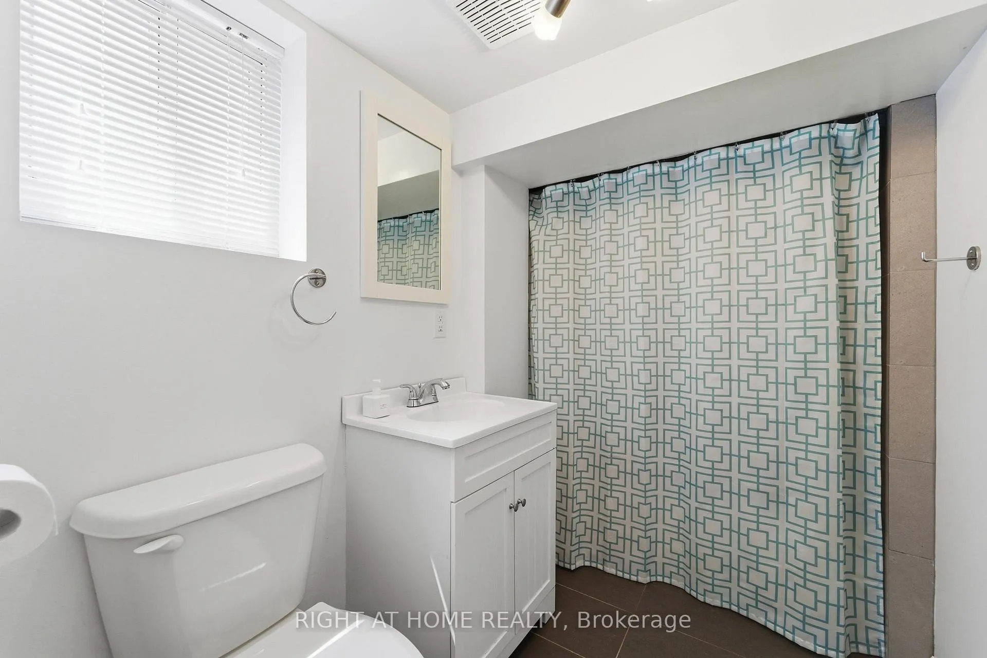 Photo 30 of 615 Pharmacy Avenue, Scarborough, Clairlea-Birchmount — HOMEH