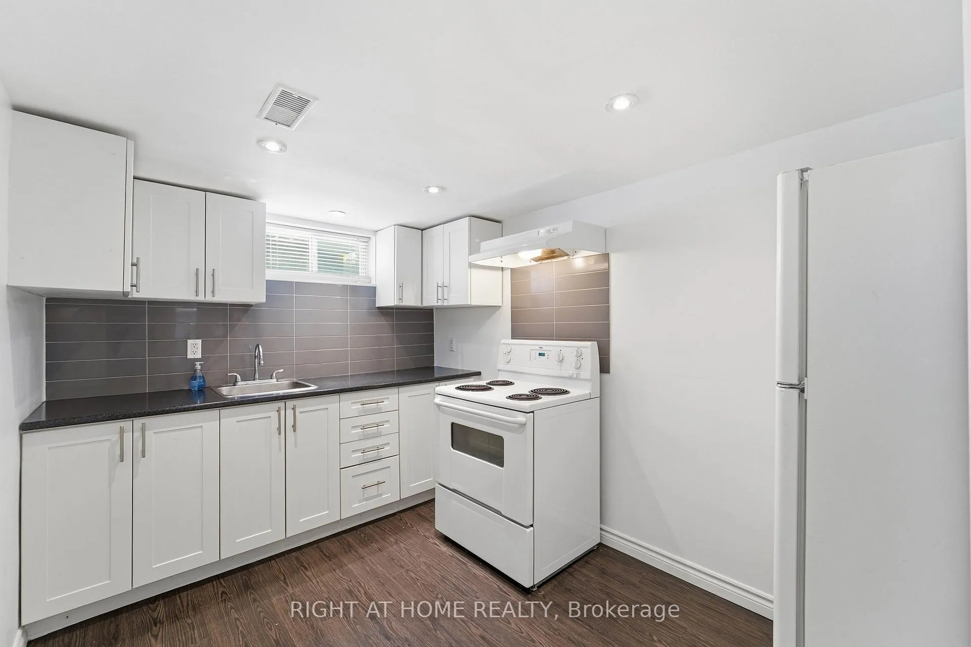 Photo 31 of 615 Pharmacy Avenue, Scarborough, Clairlea-Birchmount — HOMEH