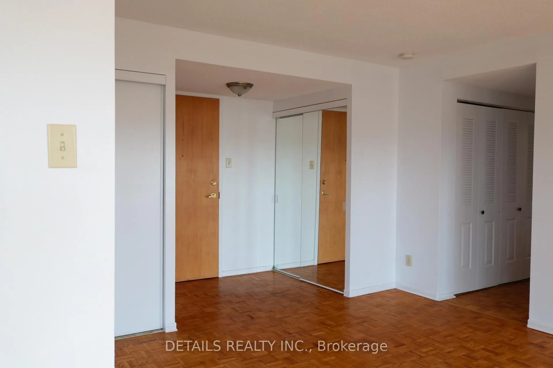 Photo 5 of Unit 1009, 2760 Carousel Crescent, Ottawa, Emerald Woods/Sawmill Creek — HOMEH