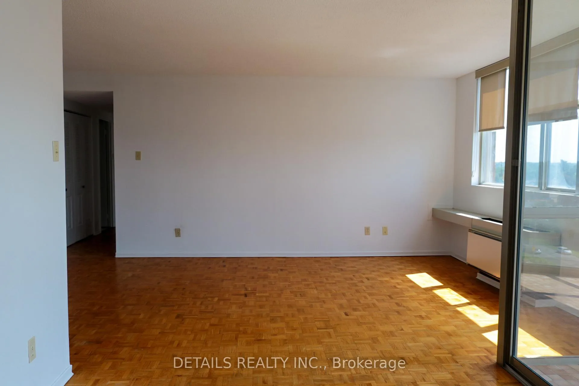 Photo 8 of Unit 1009, 2760 Carousel Crescent, Ottawa, Emerald Woods/Sawmill Creek — HOMEH
