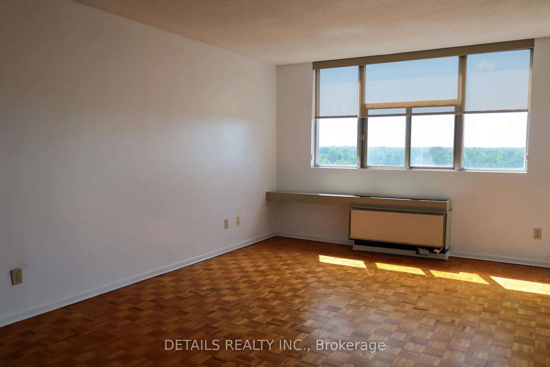 Photo 9 of Unit 1009, 2760 Carousel Crescent, Ottawa, Emerald Woods/Sawmill Creek — HOMEH
