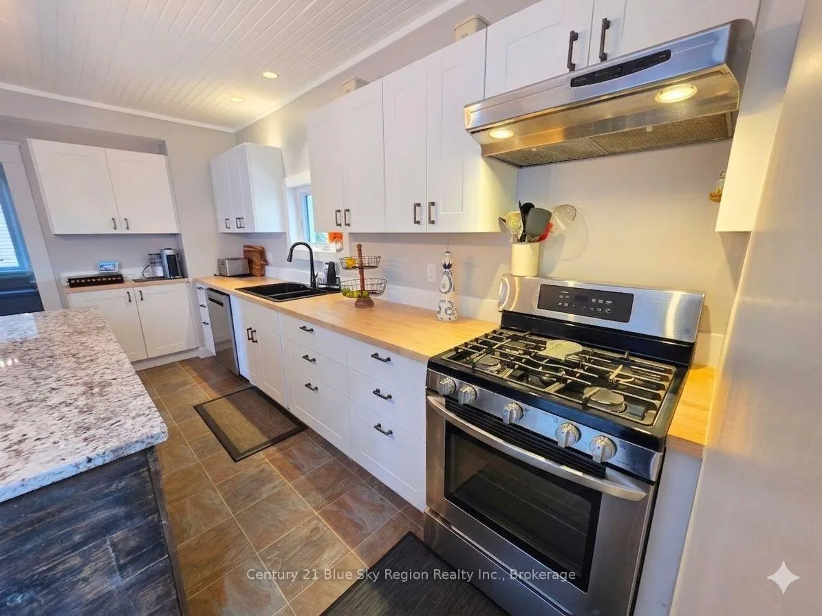 Photo 18 of 935 Leask Avenue, North Bay, Ferris — HOMEH