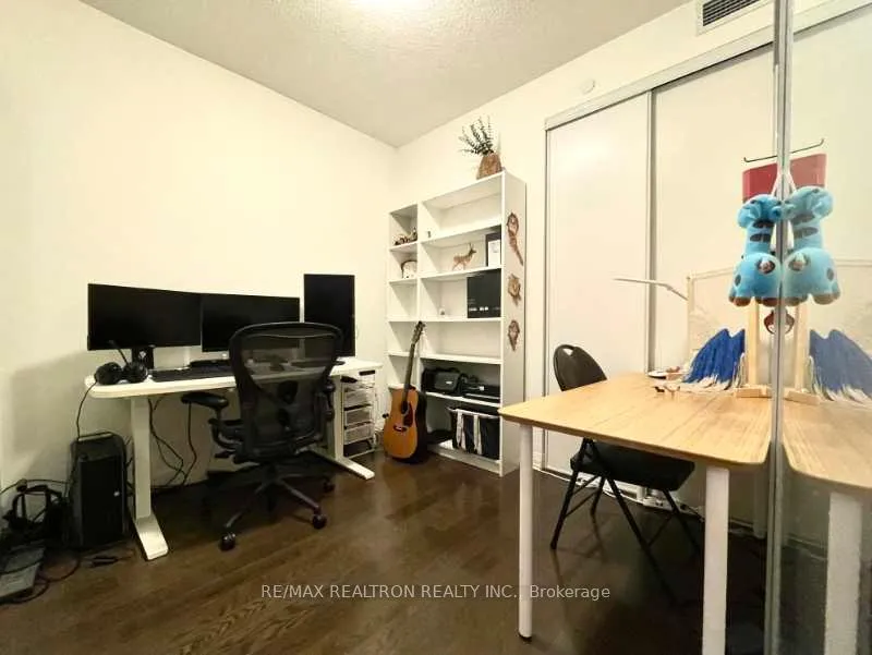 Photo 4 of Unit 1516, 460 Adelaide Street E, Toronto, Moss Park — HOMEH