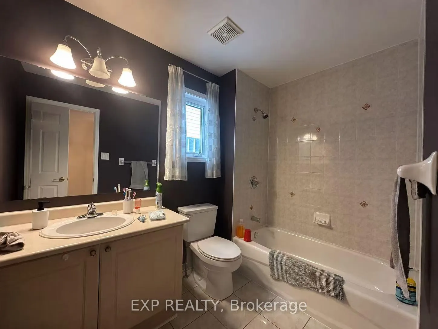 Photo 11 of 256 Scout Street, Ottawa, Central Park — HOMEH