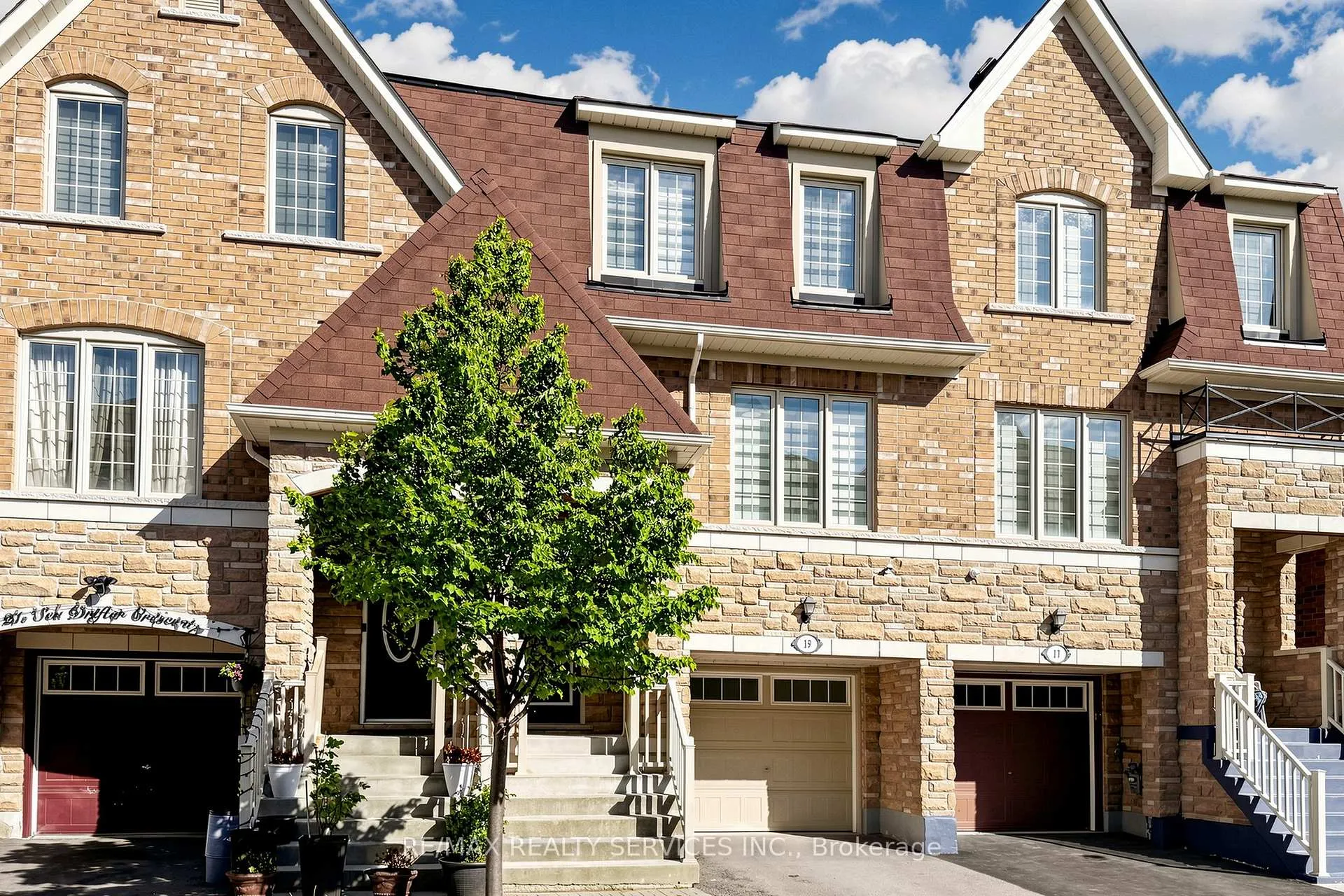 Photo 2 of 19 Sea Drifter Crescent, Brampton, Bram East — HOMEH