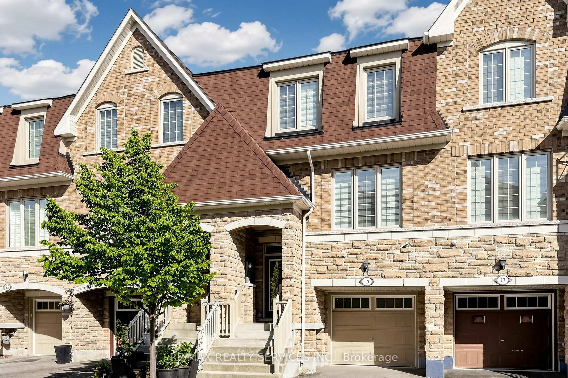 Photo 3 of 19 Sea Drifter Crescent, Brampton, Bram East — HOMEH