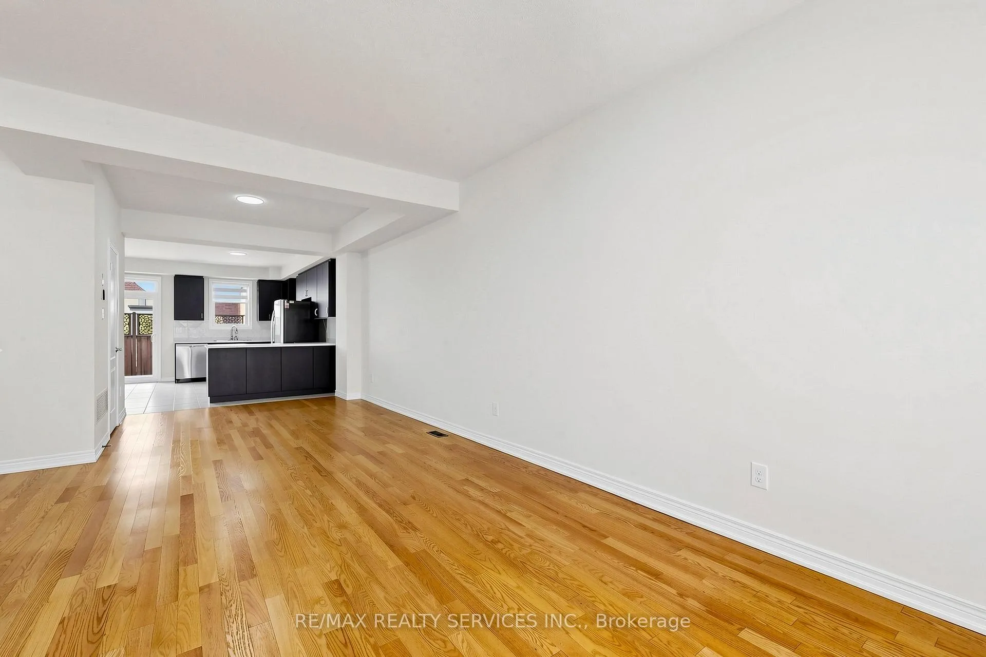 Photo 10 of 19 Sea Drifter Crescent, Brampton, Bram East — HOMEH