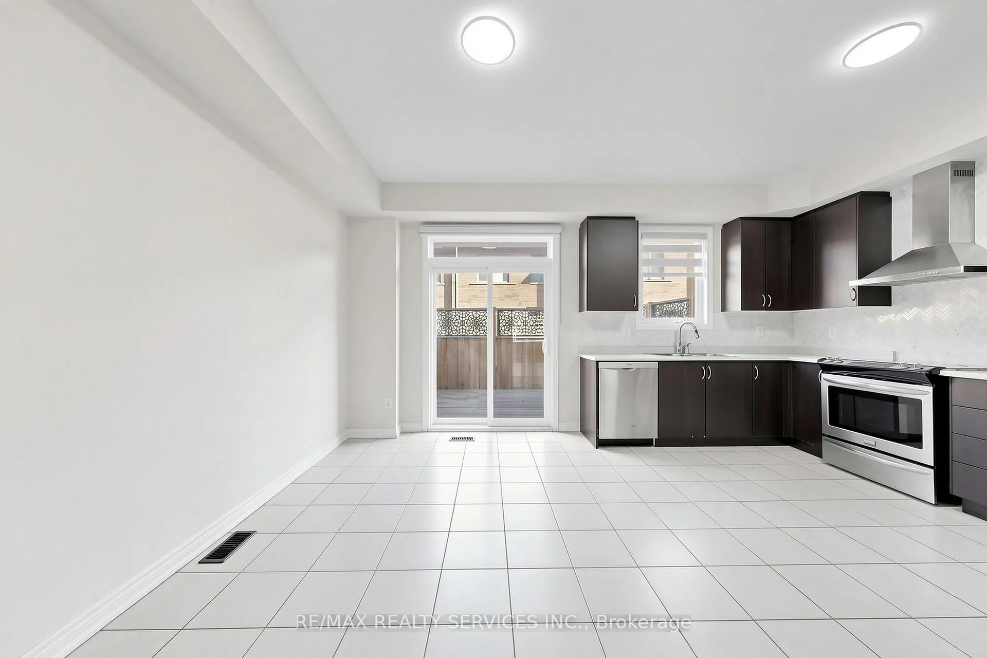 Photo 16 of 19 Sea Drifter Crescent, Brampton, Bram East — HOMEH