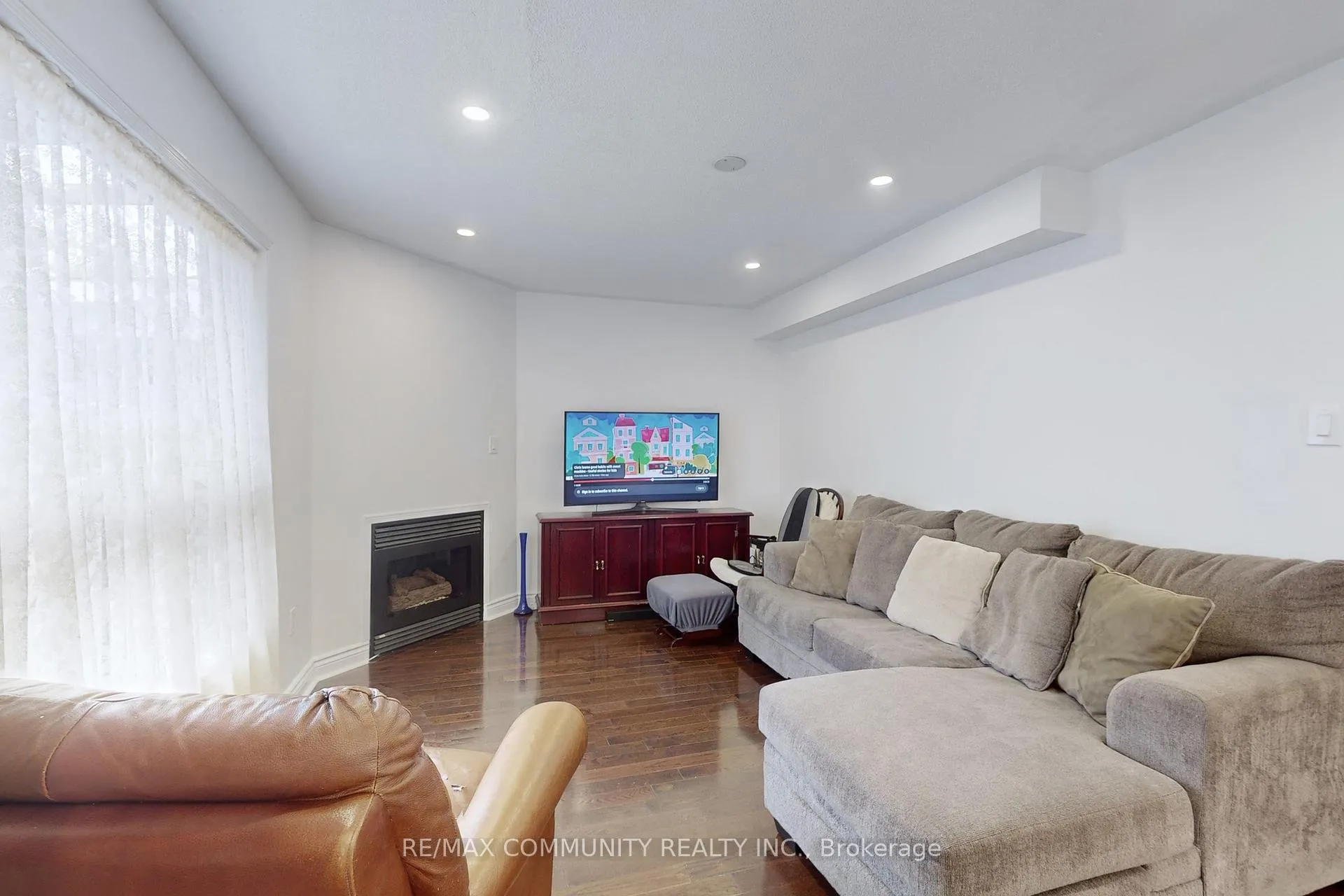 Photo 10 of 71 Hibbard Drive, Ajax, Central — HOMEH