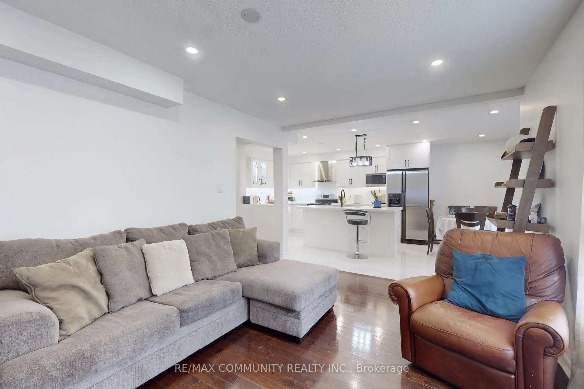 Photo 12 of 71 Hibbard Drive, Ajax, Central — HOMEH