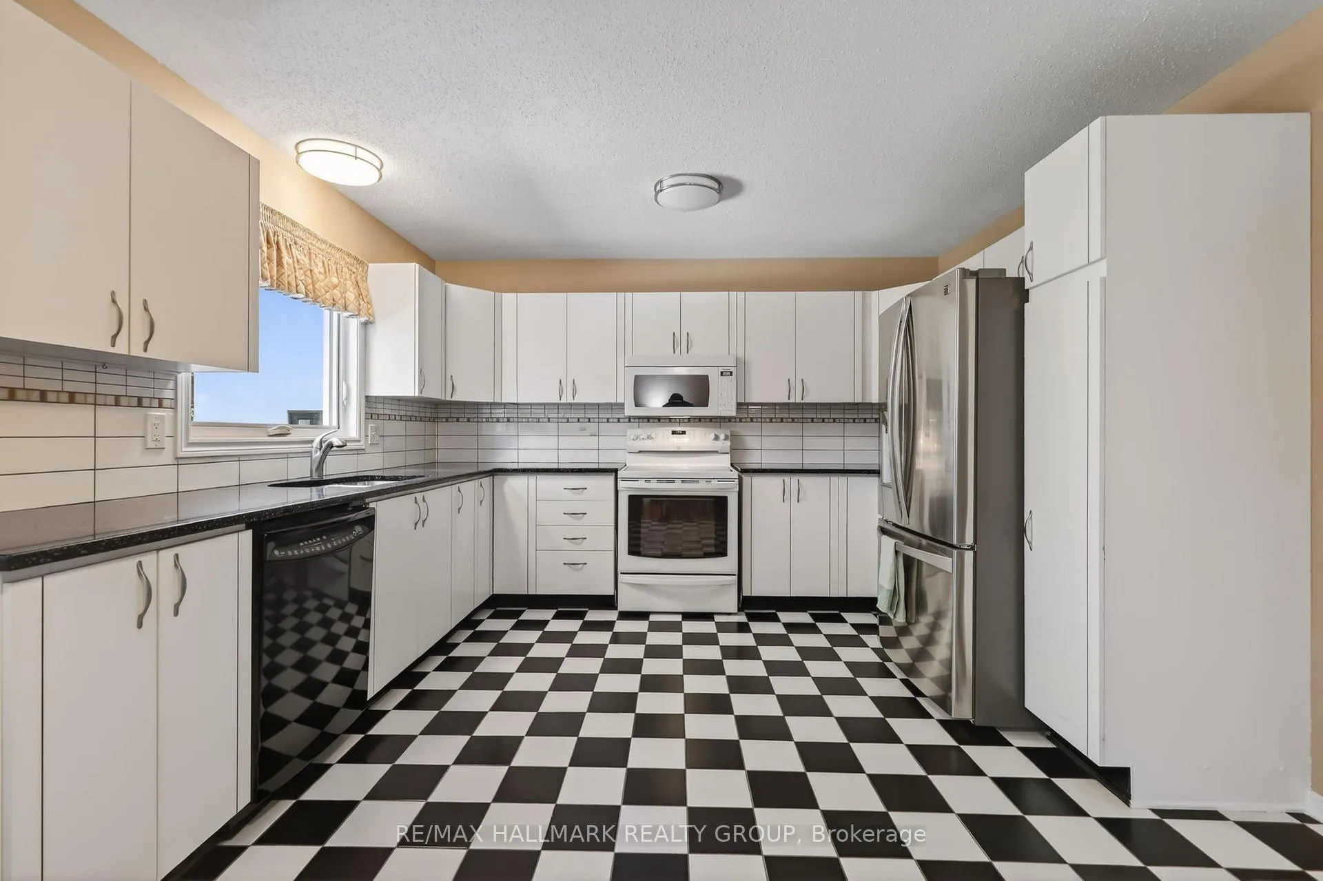 Photo 13 of 307 Beechgrove Avenue, Ottawa, Westboro North — HOMEH