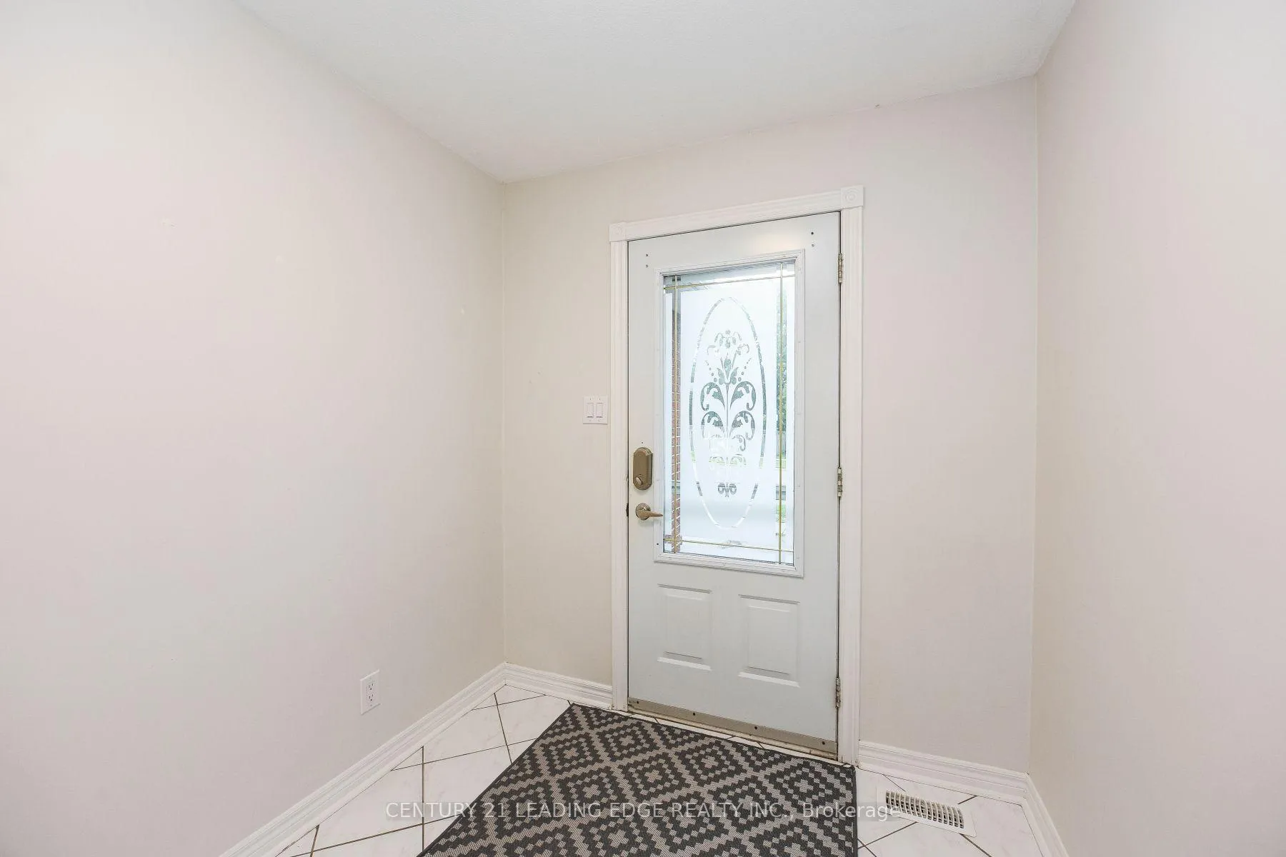 Photo 3 of 388 Leacock Drive, Barrie, Letitia Heights — HOMEH