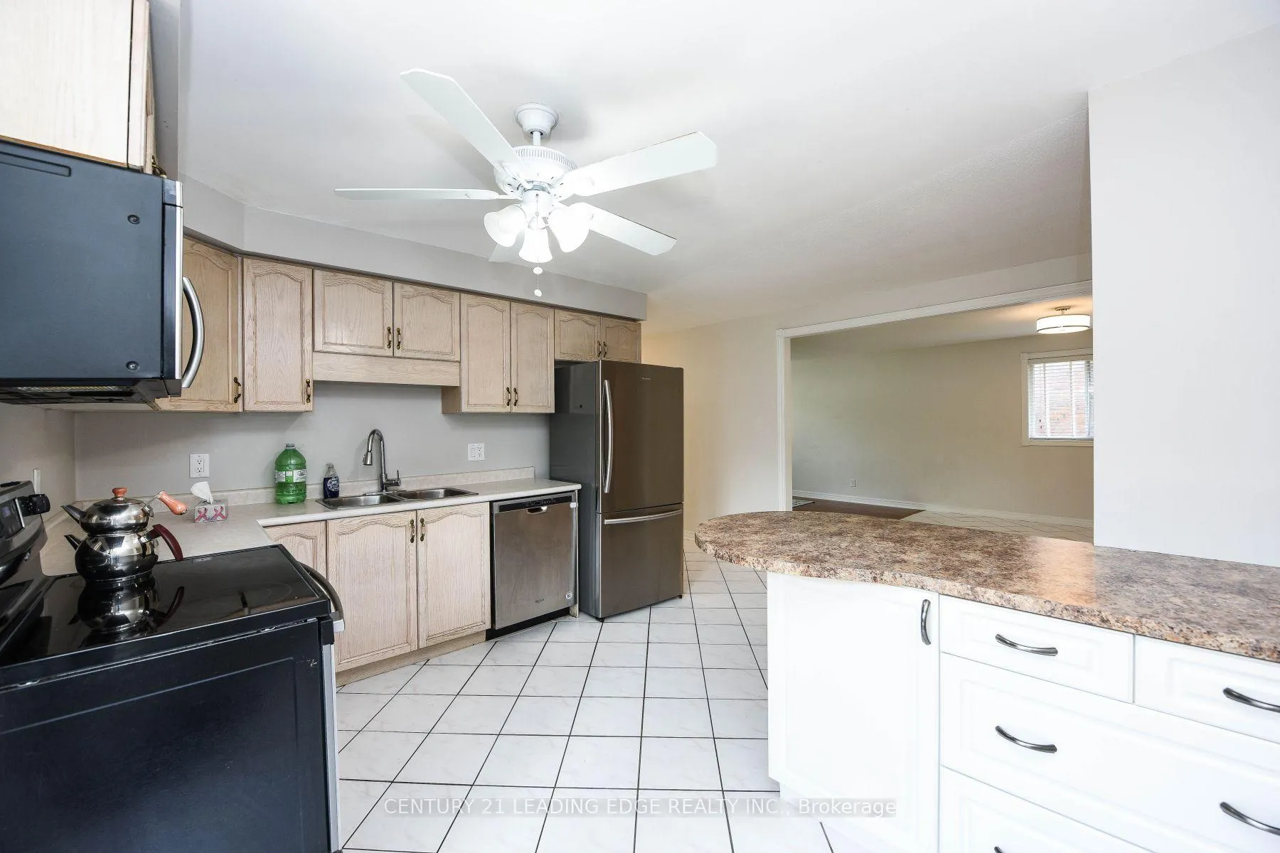Photo 4 of 388 Leacock Drive, Barrie, Letitia Heights — HOMEH