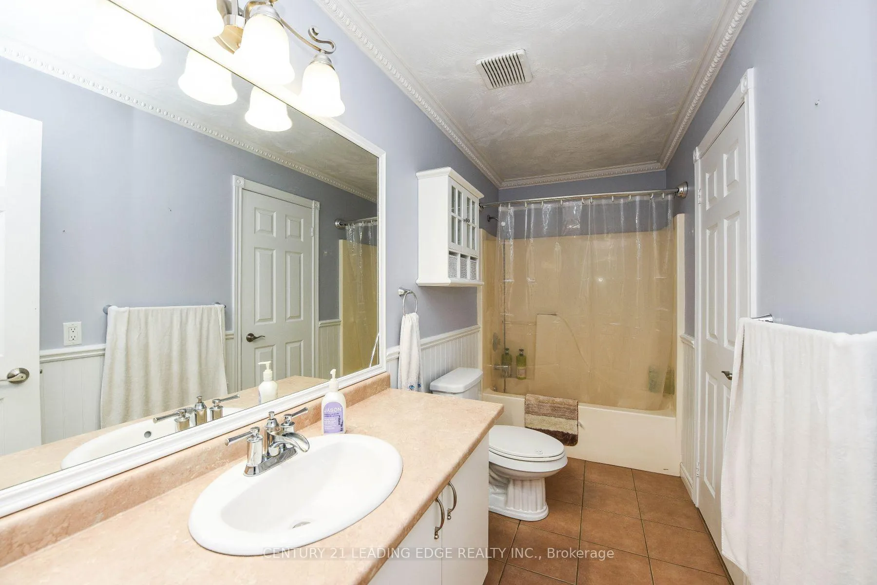 Photo 16 of 388 Leacock Drive, Barrie, Letitia Heights — HOMEH