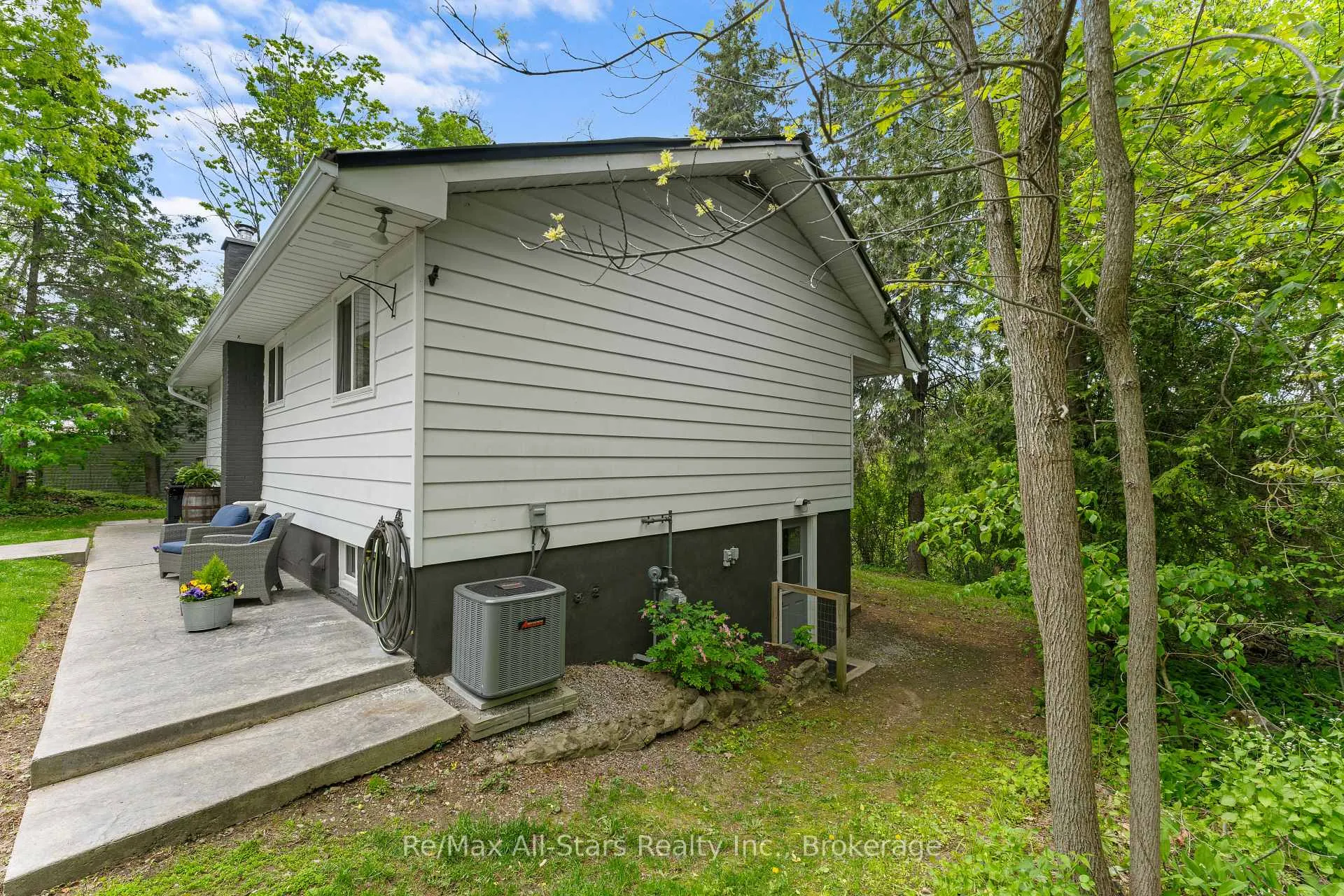 Photo 4 of 52 Concession Road, Kawartha Lakes, Fenelon — HOMEH