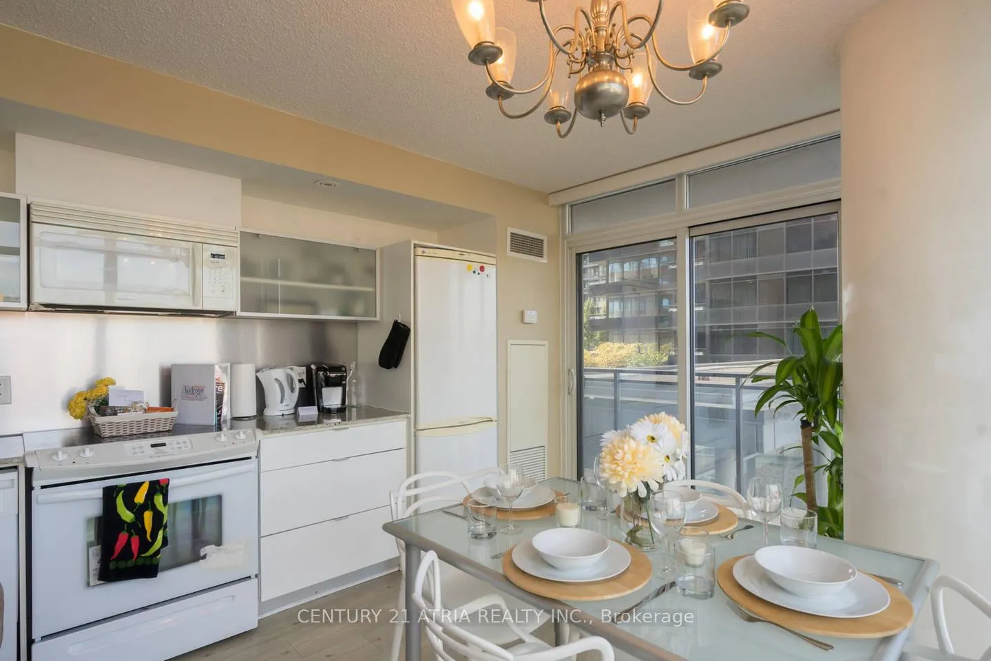 Photo 3 of Unit 302, 4K Spadina Avenue, Toronto, Waterfront Communities — HOMEH