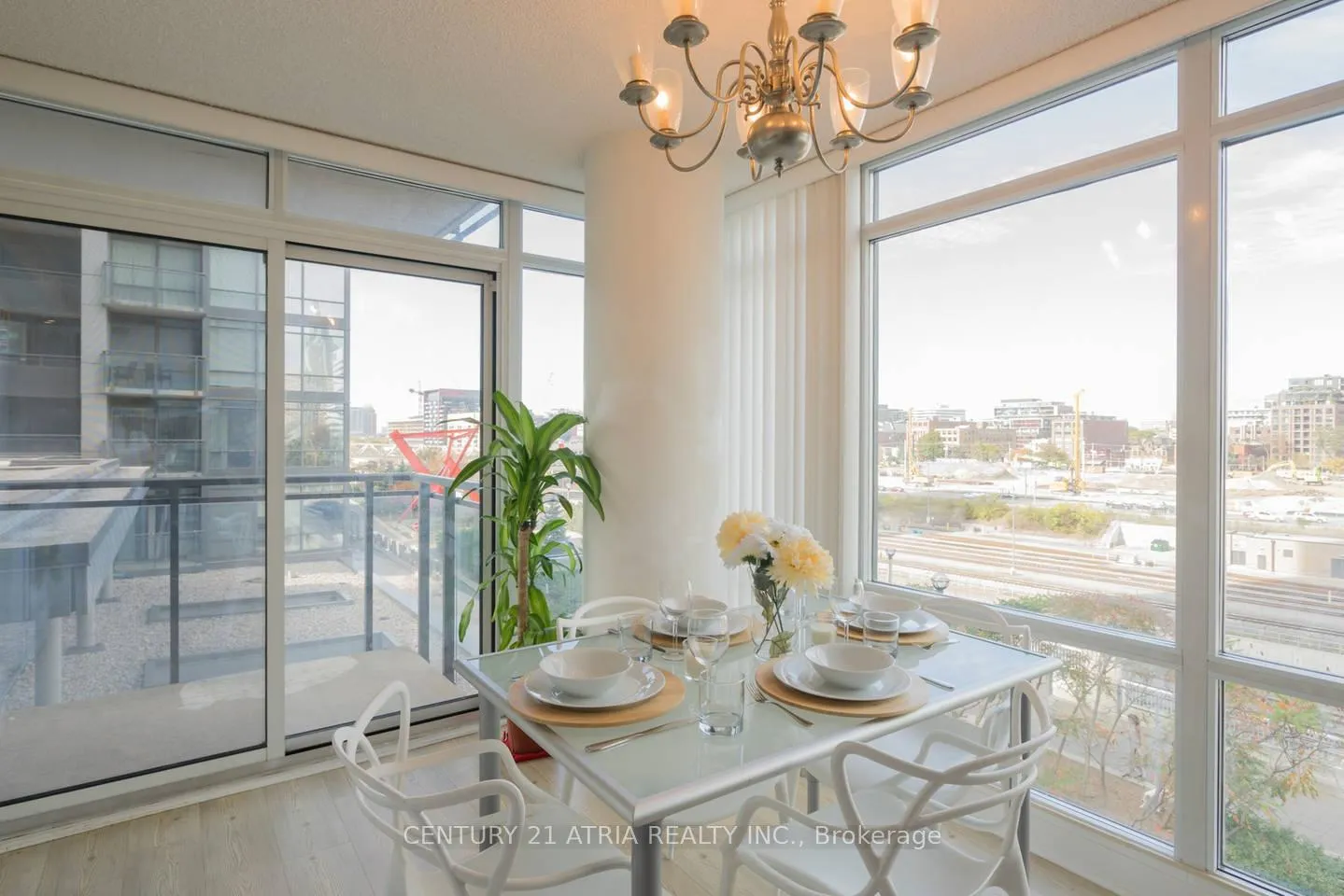 Photo 6 of Unit 302, 4K Spadina Avenue, Toronto, Waterfront Communities — HOMEH
